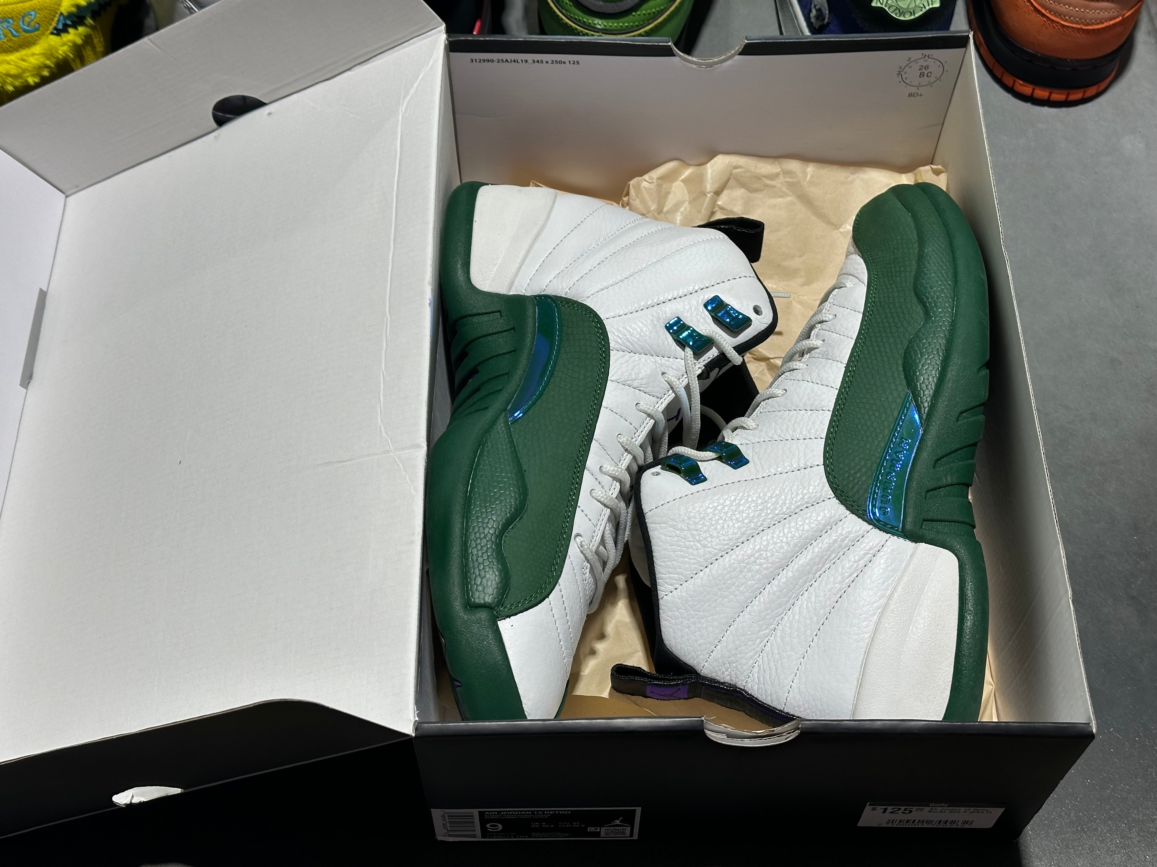 Air Jordan 12 Retro - Bucks Size 9