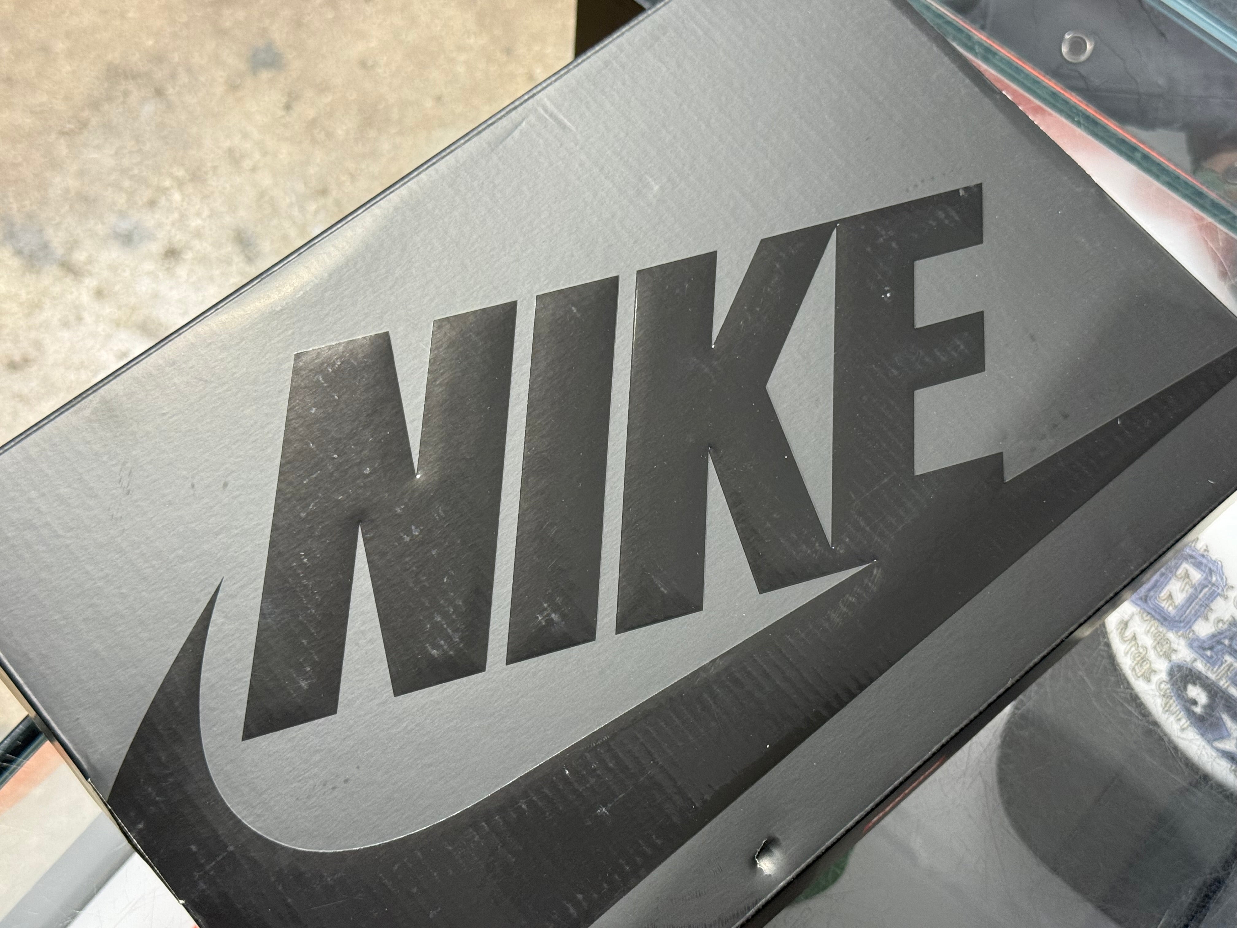 Nike Air Force 1 Low Supreme - Black/White Size 11.5