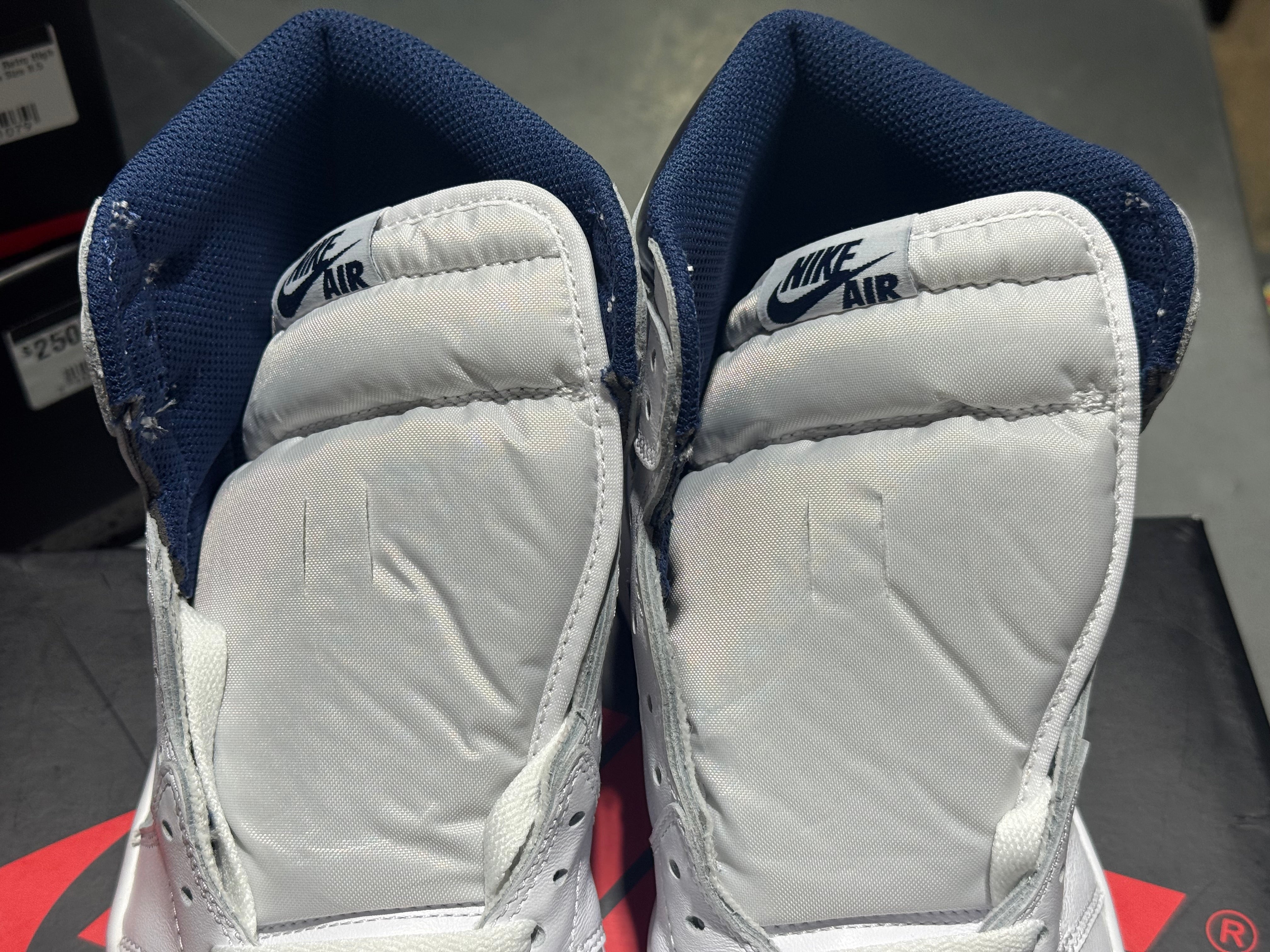 Air Jordan 1 Retro - Metallic Navy 2016 Size 8.5