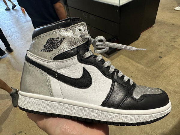 Air Jordan 1 Retro High - Silver Toe Size 6W/4.5Y