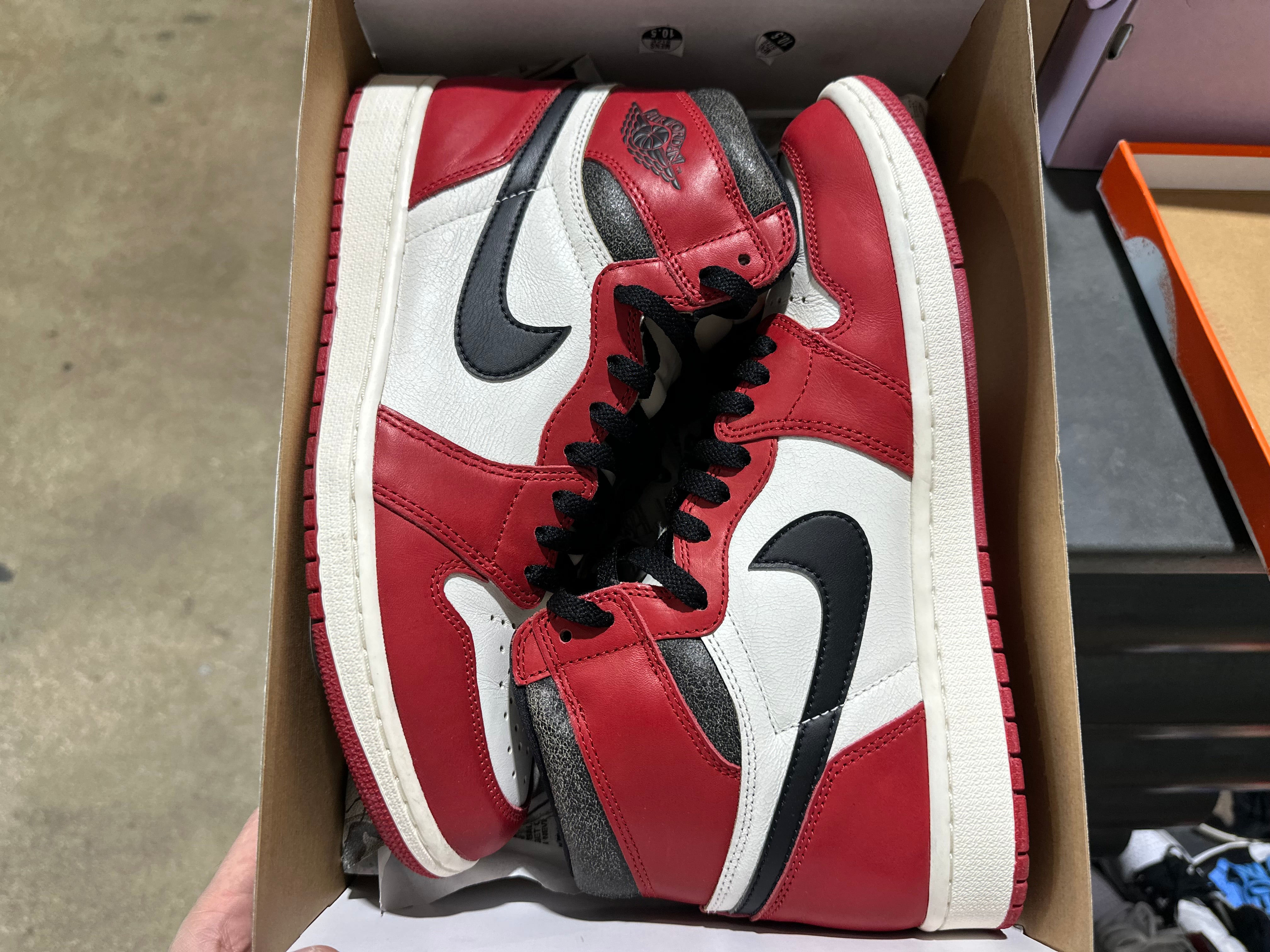 Air Jordan 1 Retro High OG - Lost & Found Size 10.5