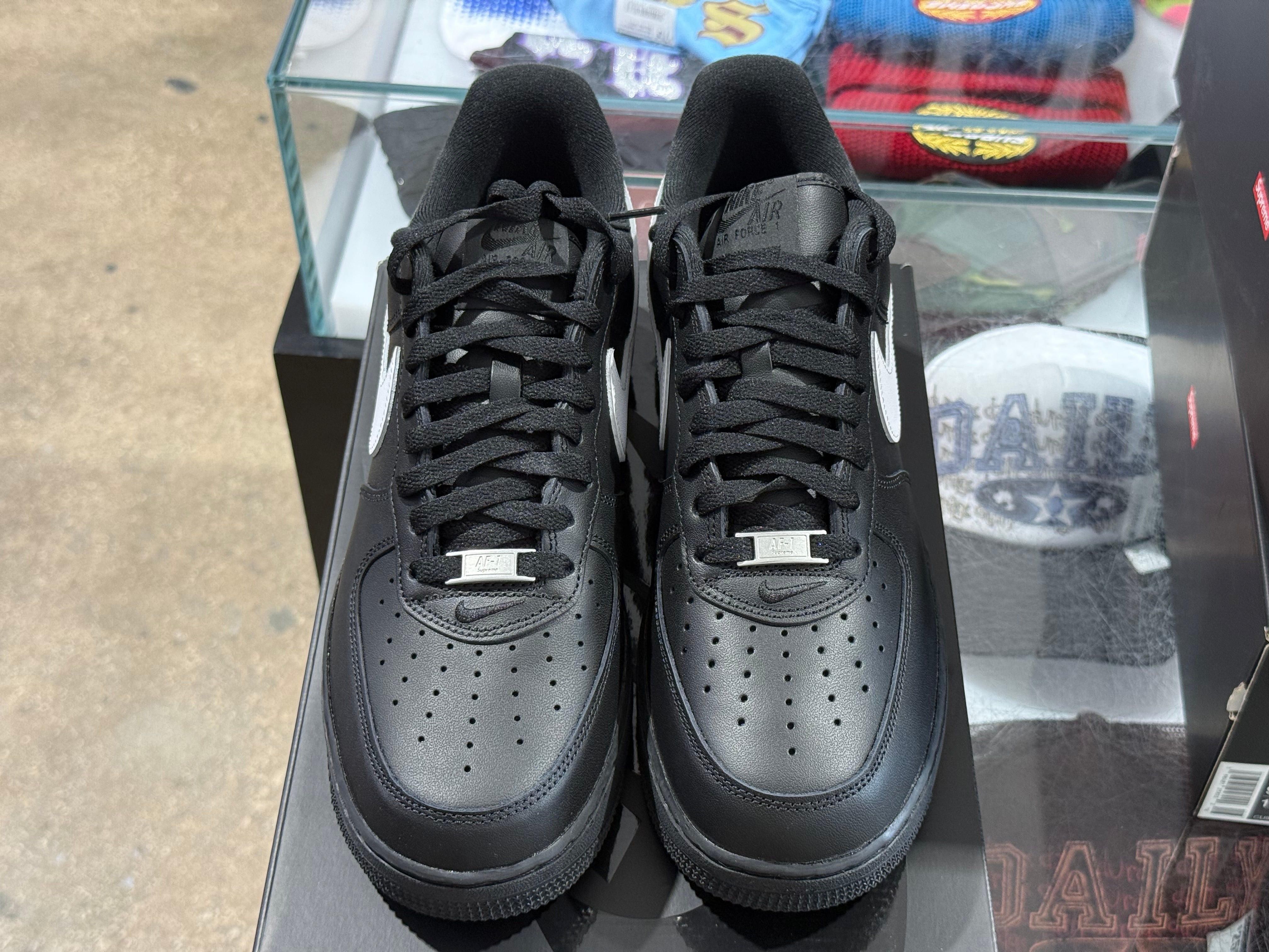 Nike Air Force 1 Low Supreme - Black/White Size 11.5