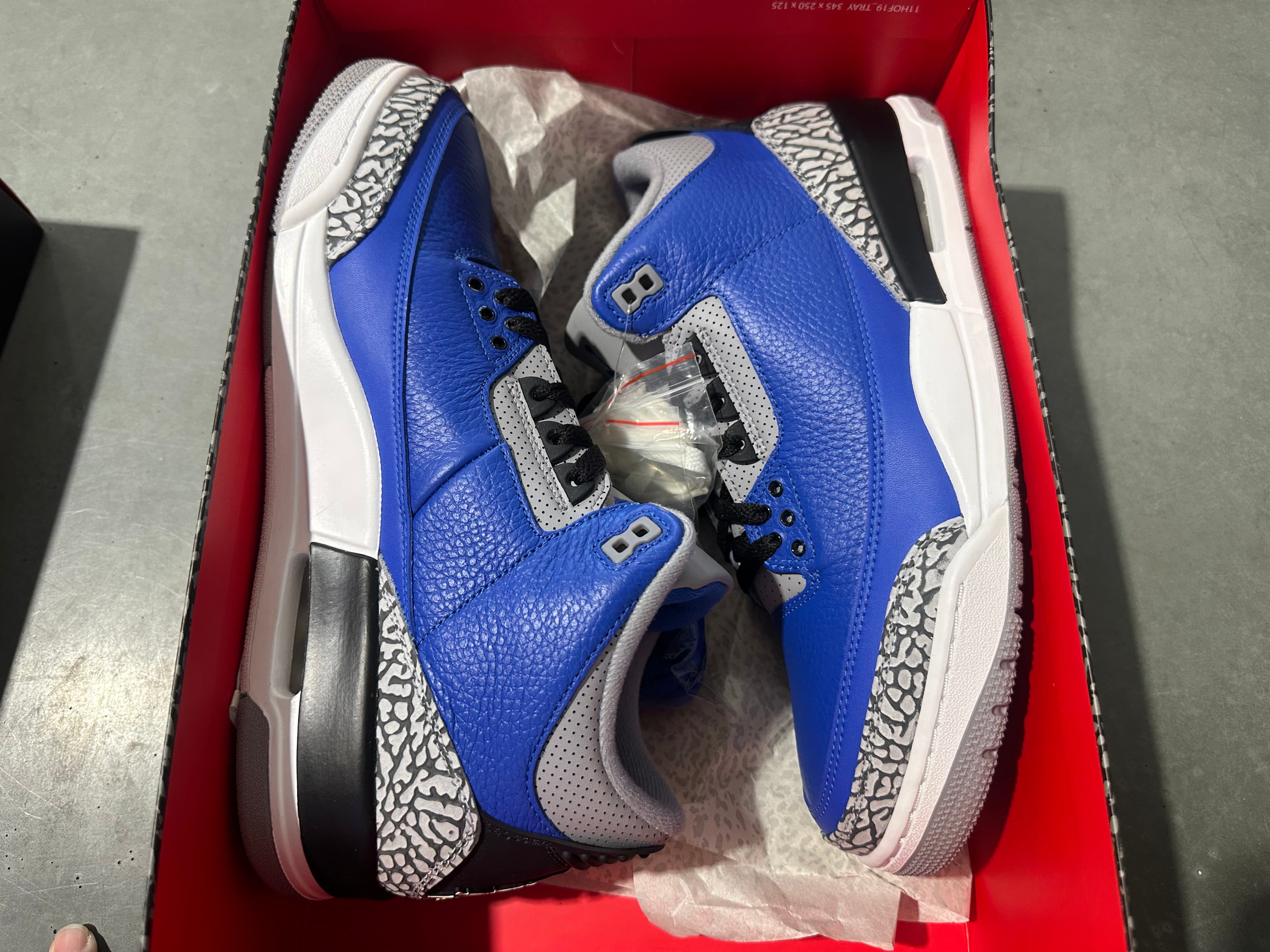 Air Jordan 3 Retro - Varsity Royal Cement Size 11