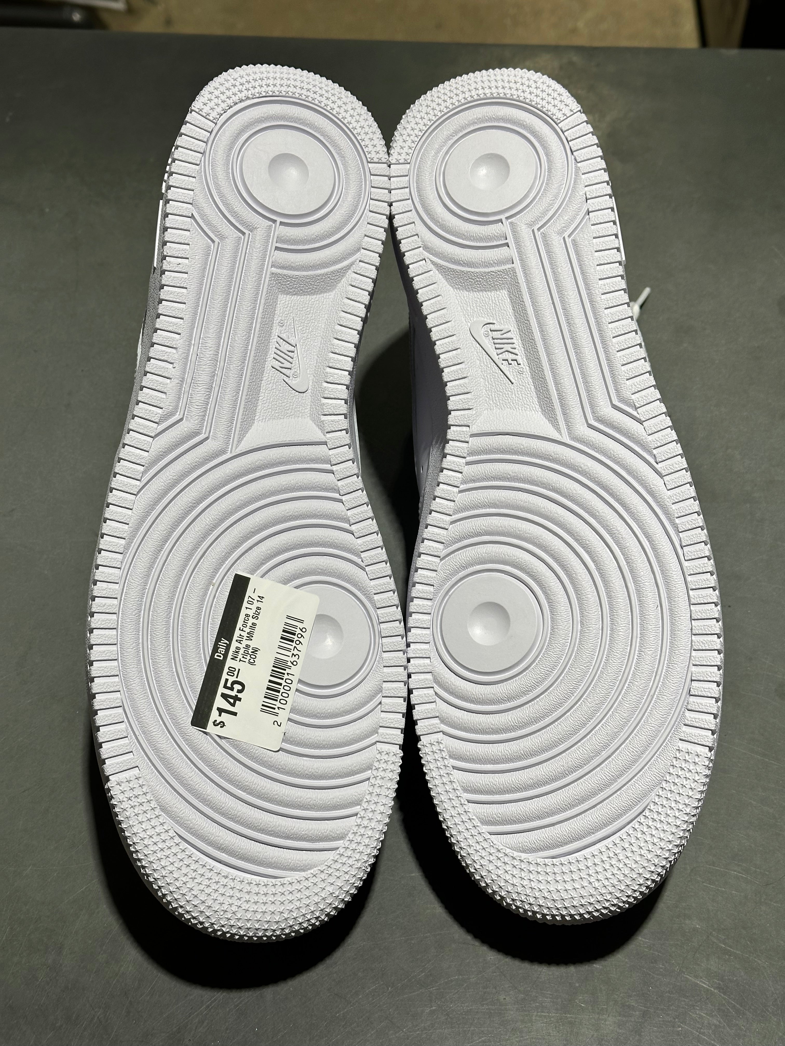 Nike Air Force 1 07 - Triple White Size 12.5