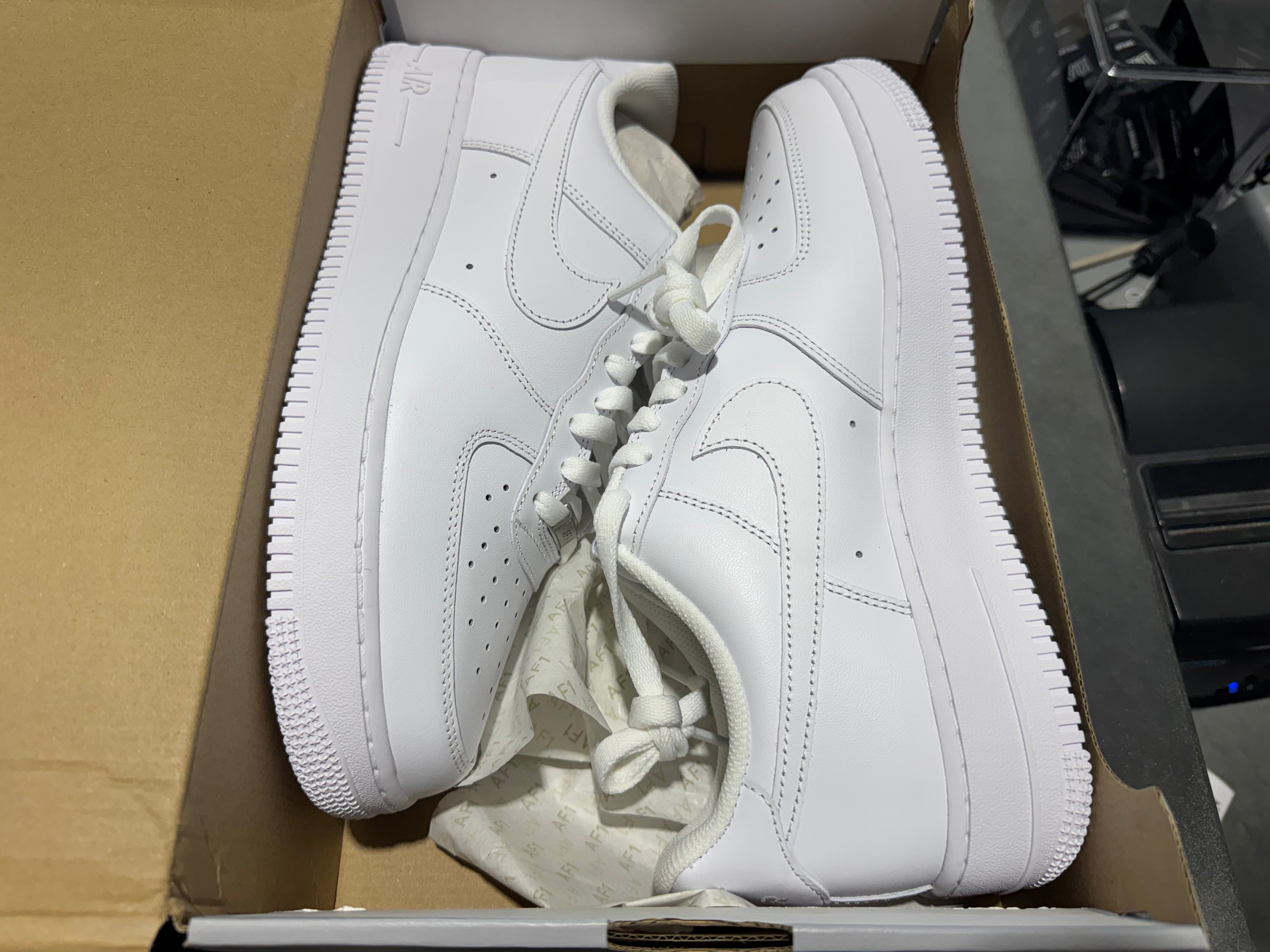 Nike Air Force 1 07 - Triple White Size 10