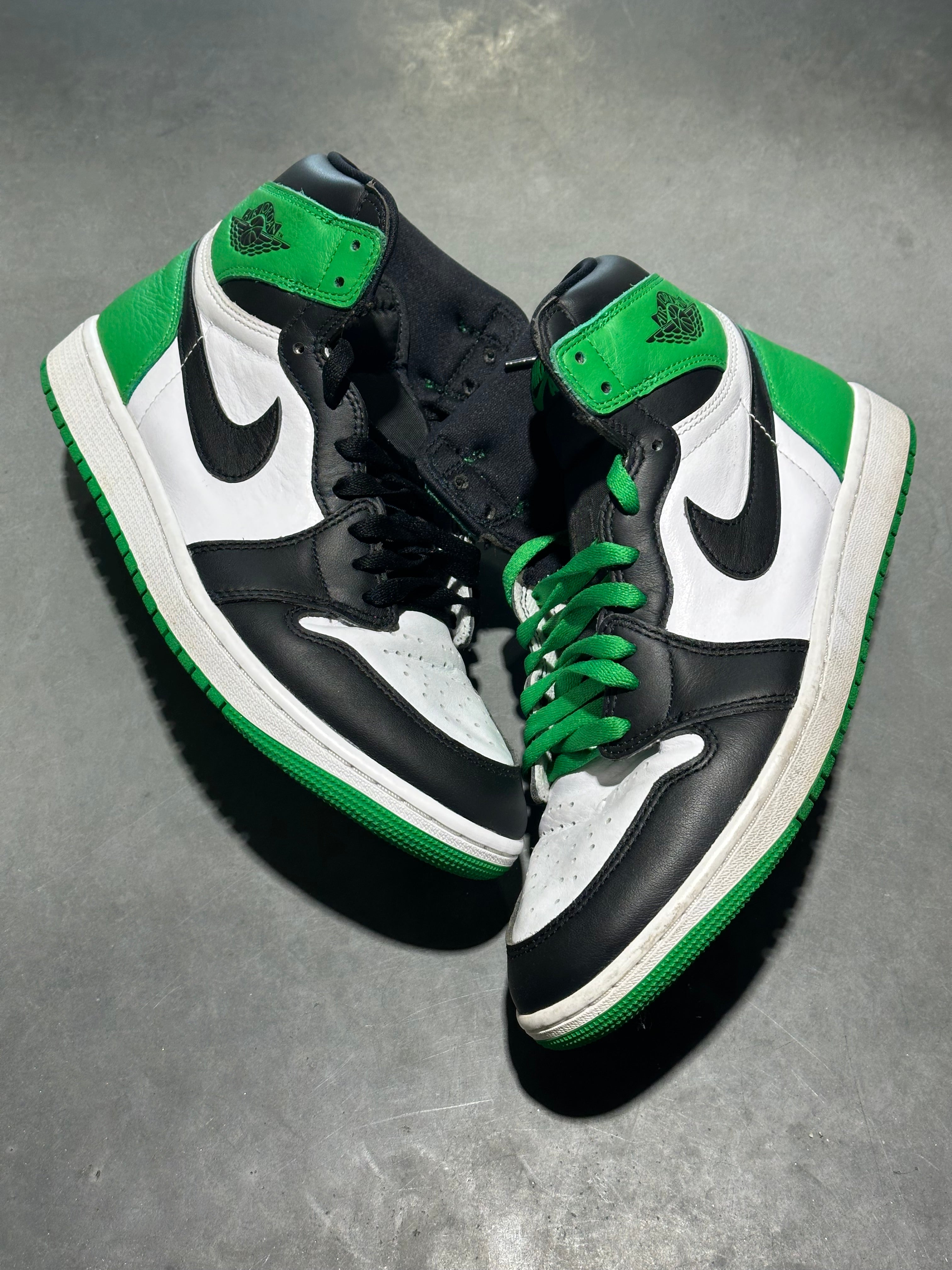 Air Jordan 1 Retro High OG - Lucky Green Size 9.5