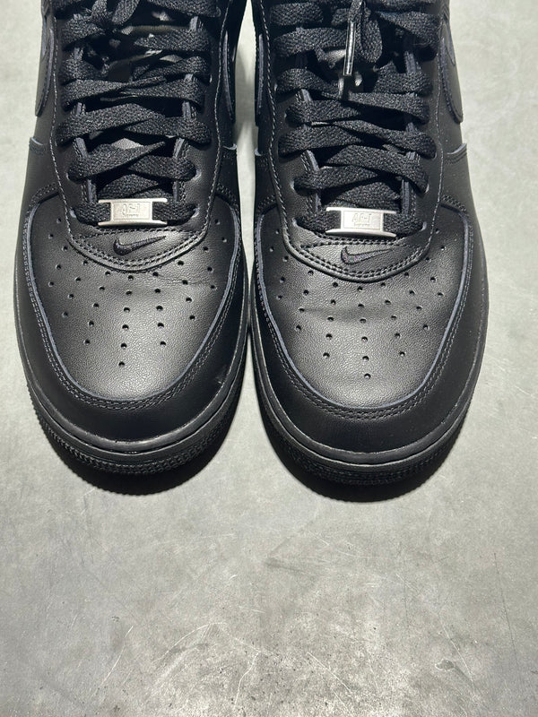Nike Air Force 1 Low / Supreme - Black Size 10