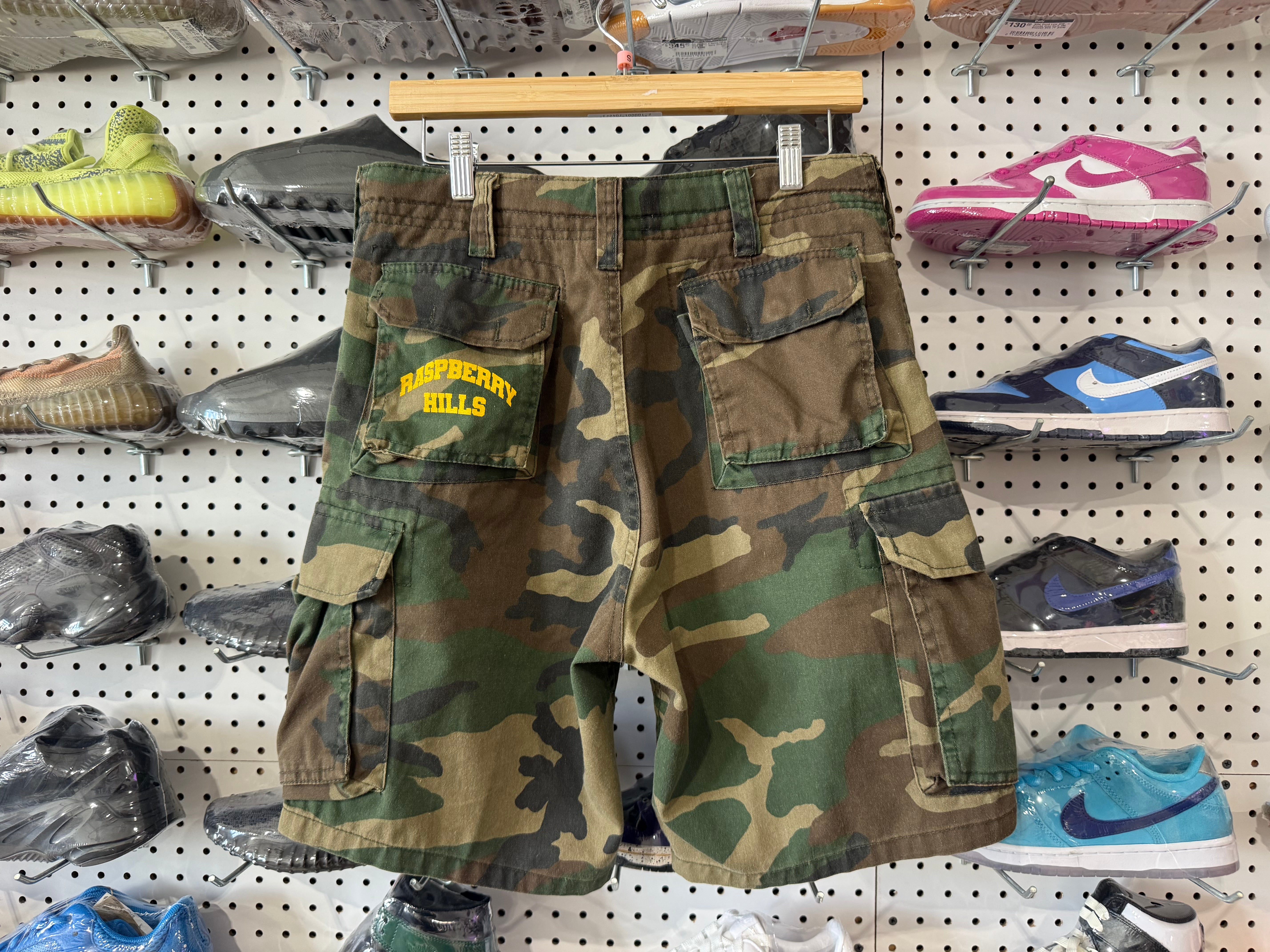 USED GV Gallery Raspberry Hills Army Shorts Size Small
