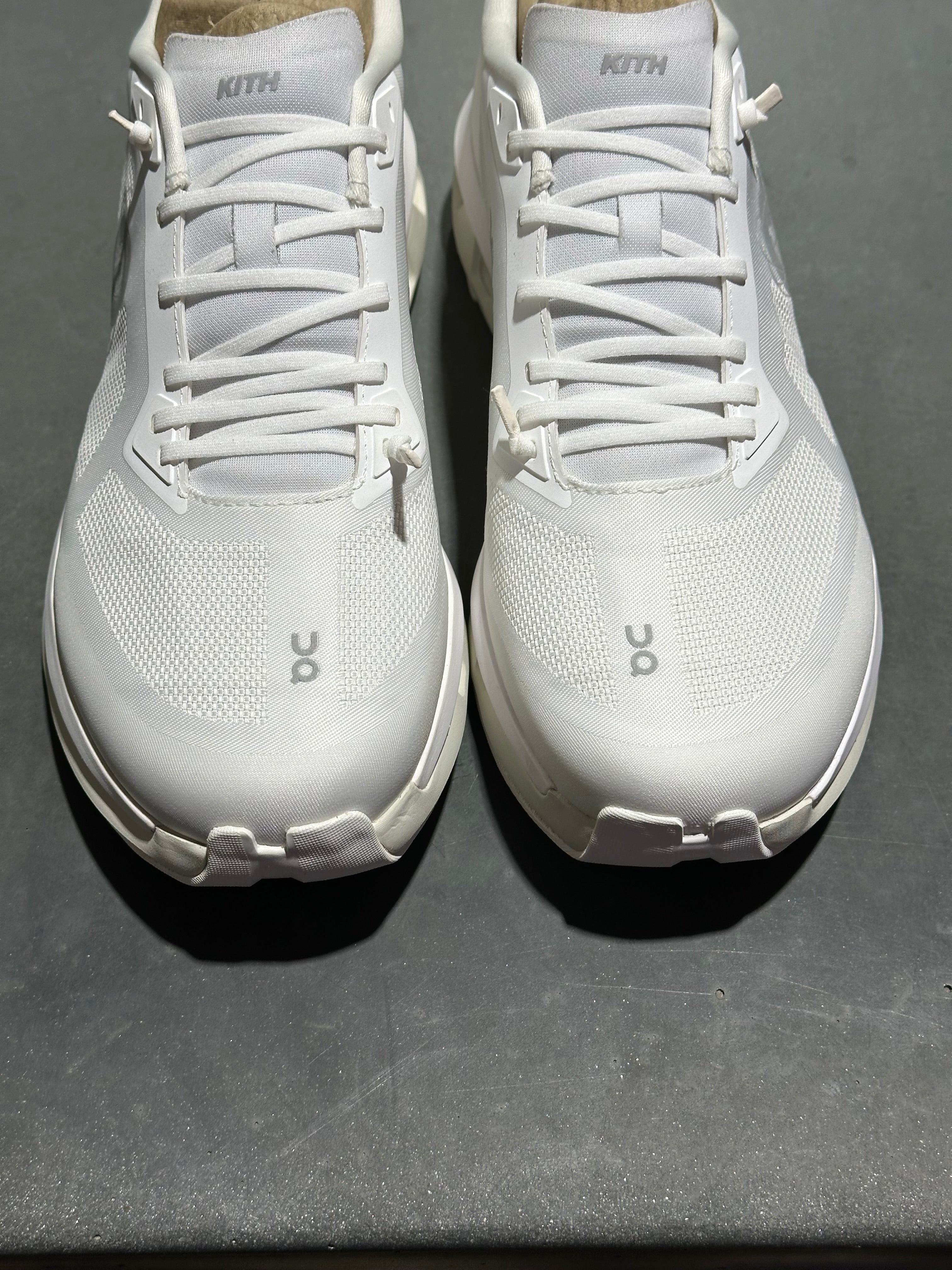 On Running Cloudzone Kith - White Ice Size 9.5