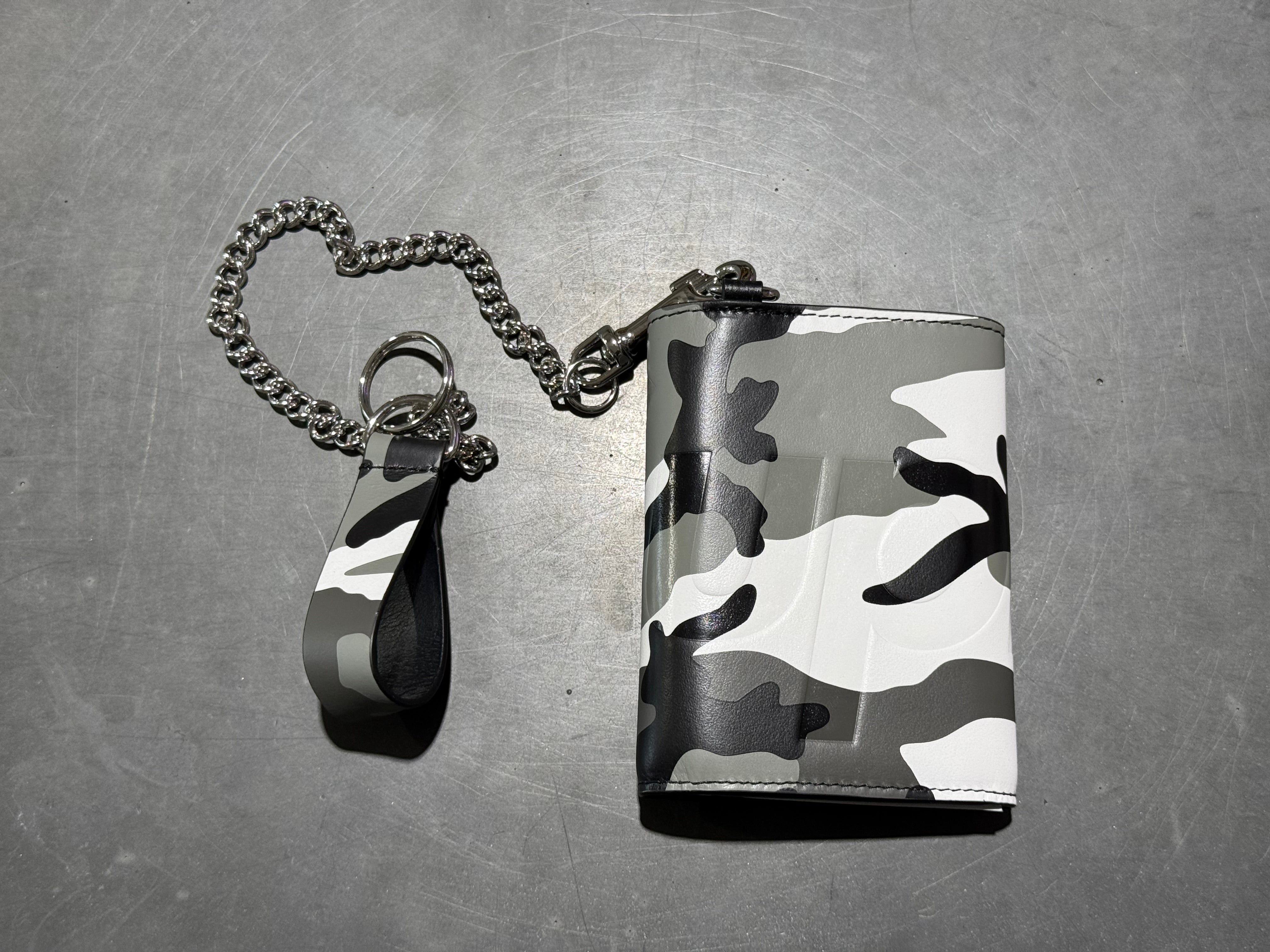 Supreme Leather Chain Wallet - Snow Camo