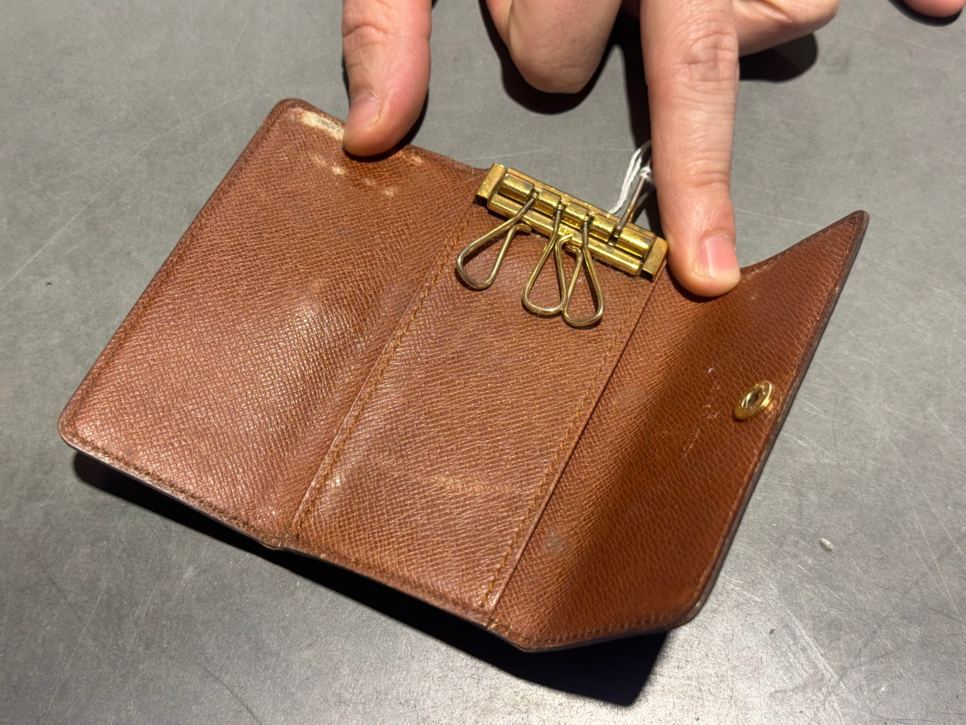 VTG PRELOVED Louis Vuitton 4 Key Ring Monogram Case - Brown