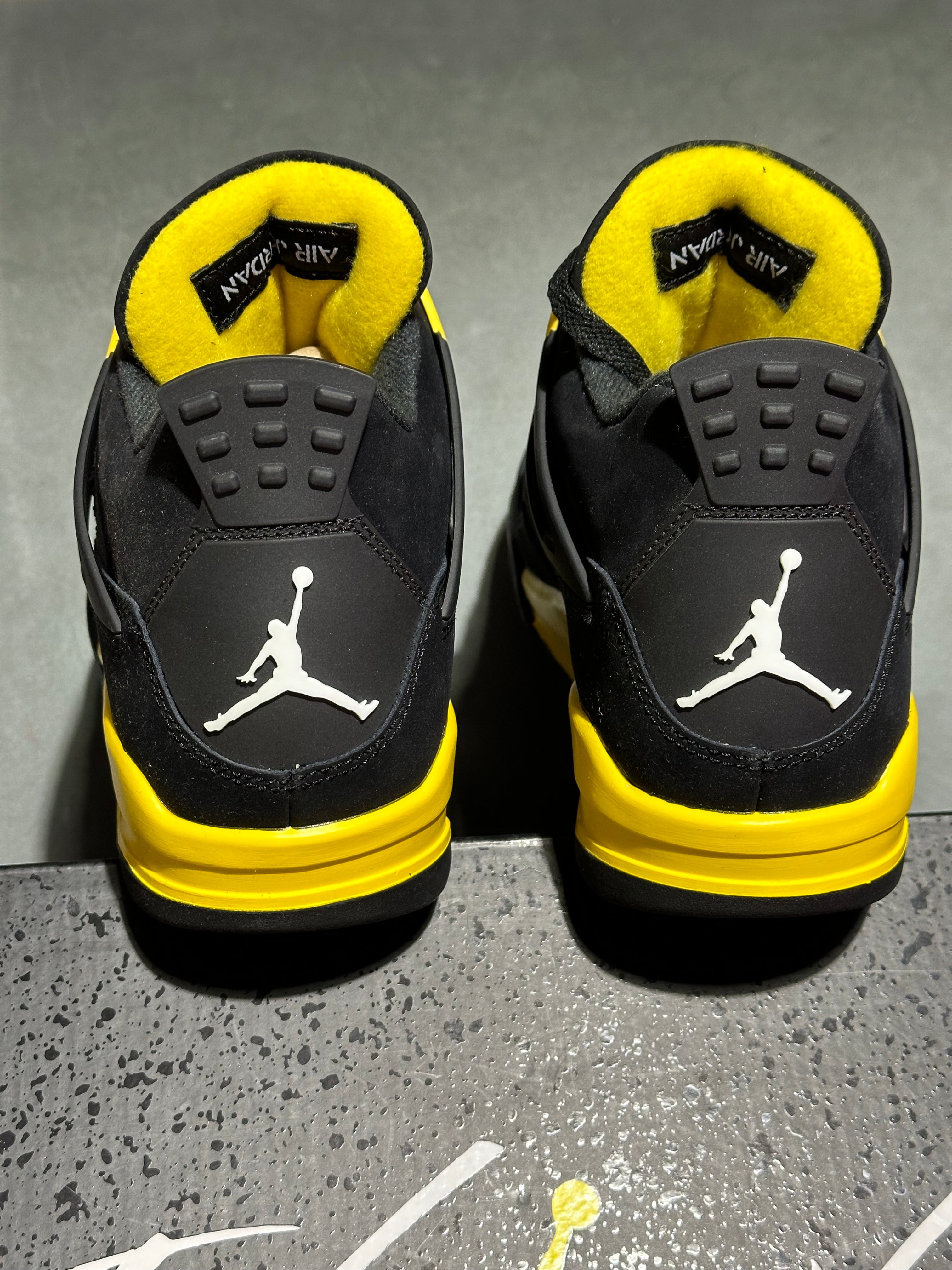 Air Jordan 4 Retro - Thunder