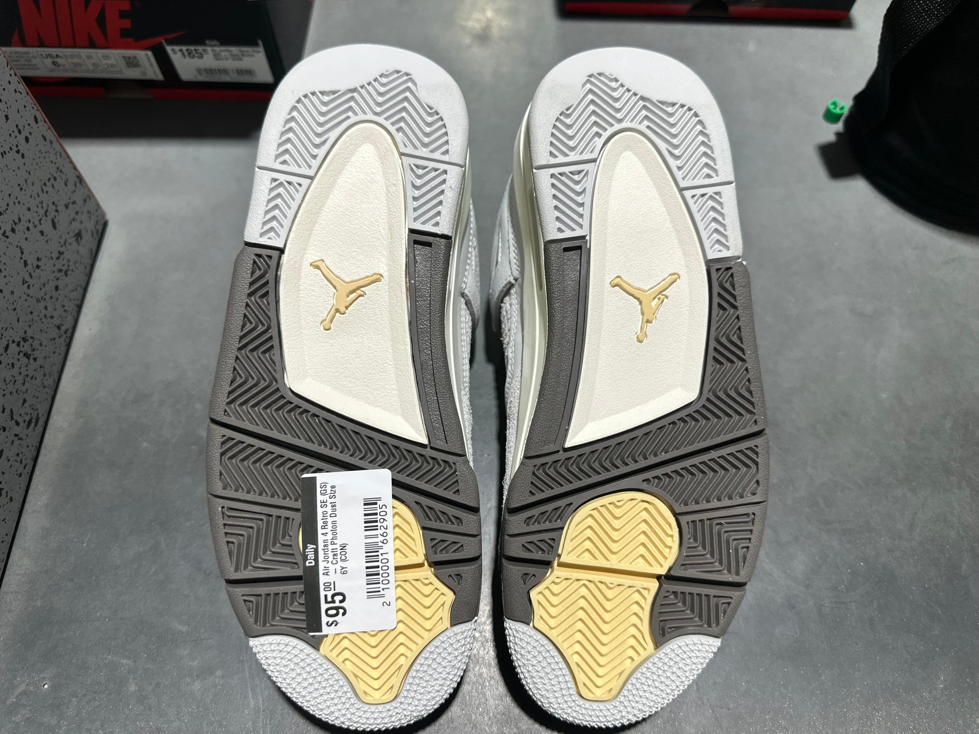 Air Jordan 4 Retro SE (GS) - Craft Photon Dust Size 6Y