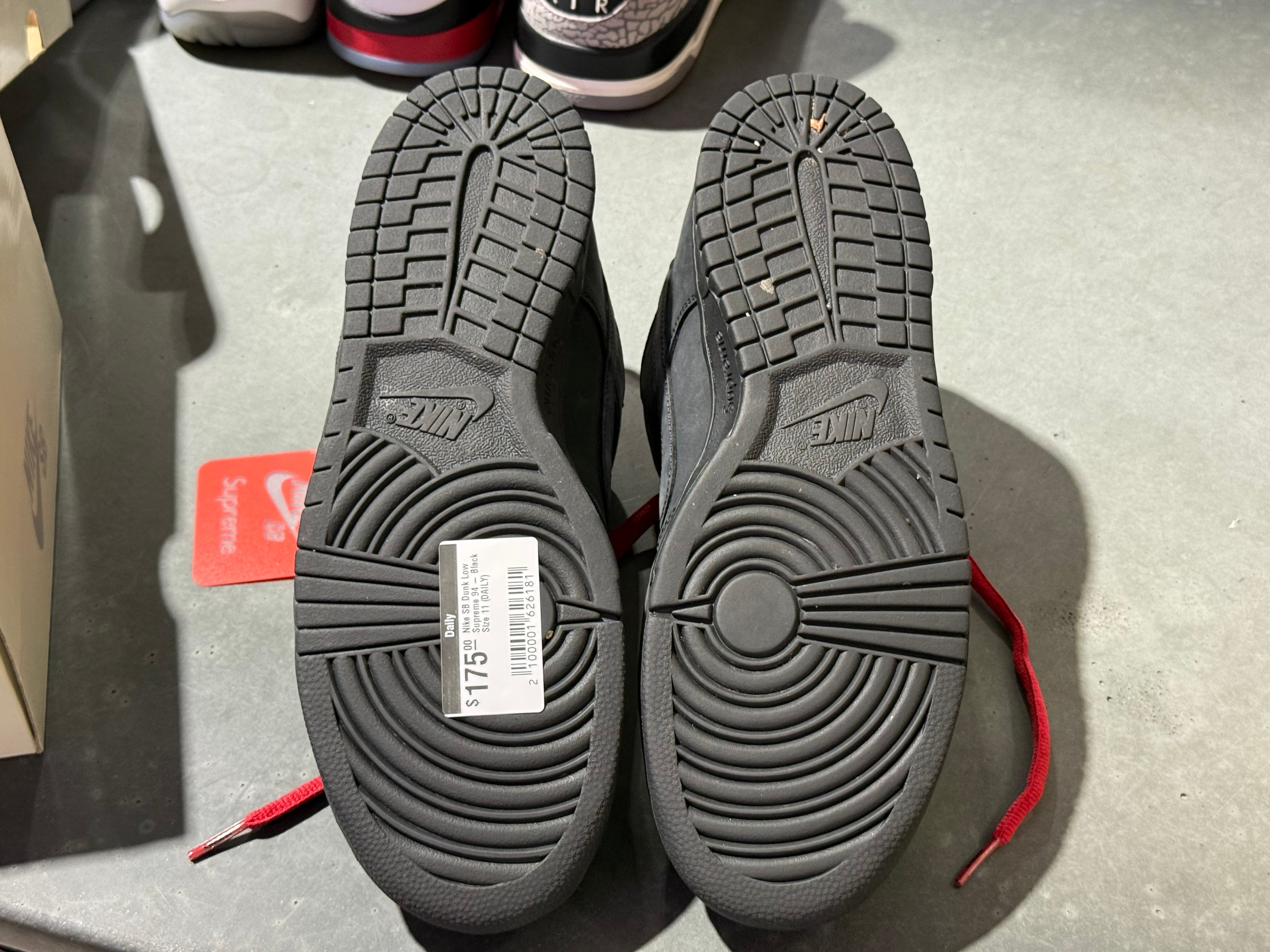 Nike SB Dunk Low Supreme 94 - Black Size 11