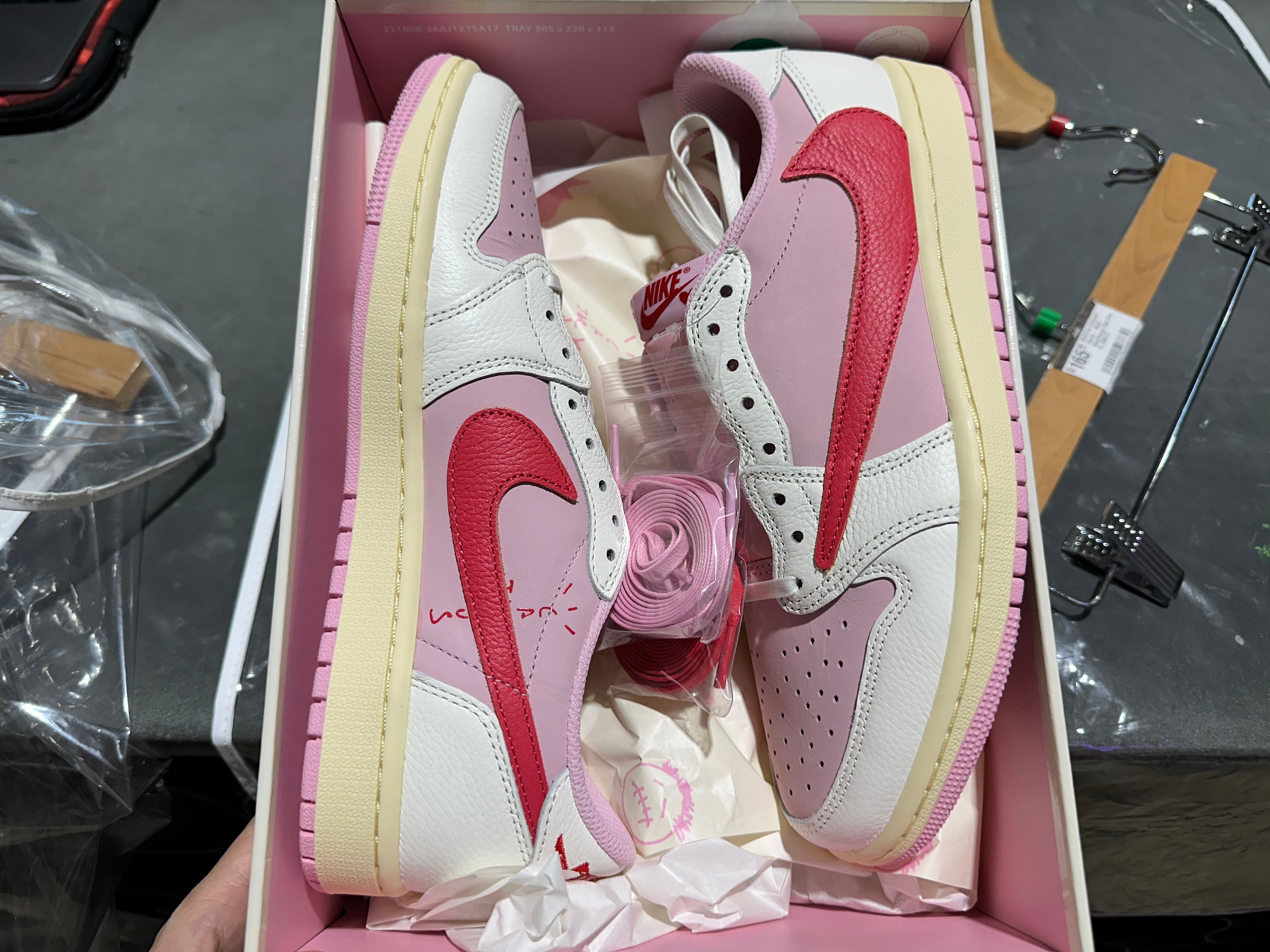 Air Jordan 1 Retro Low OG SP - Travis Scott/Tropical Pink Size 8.5