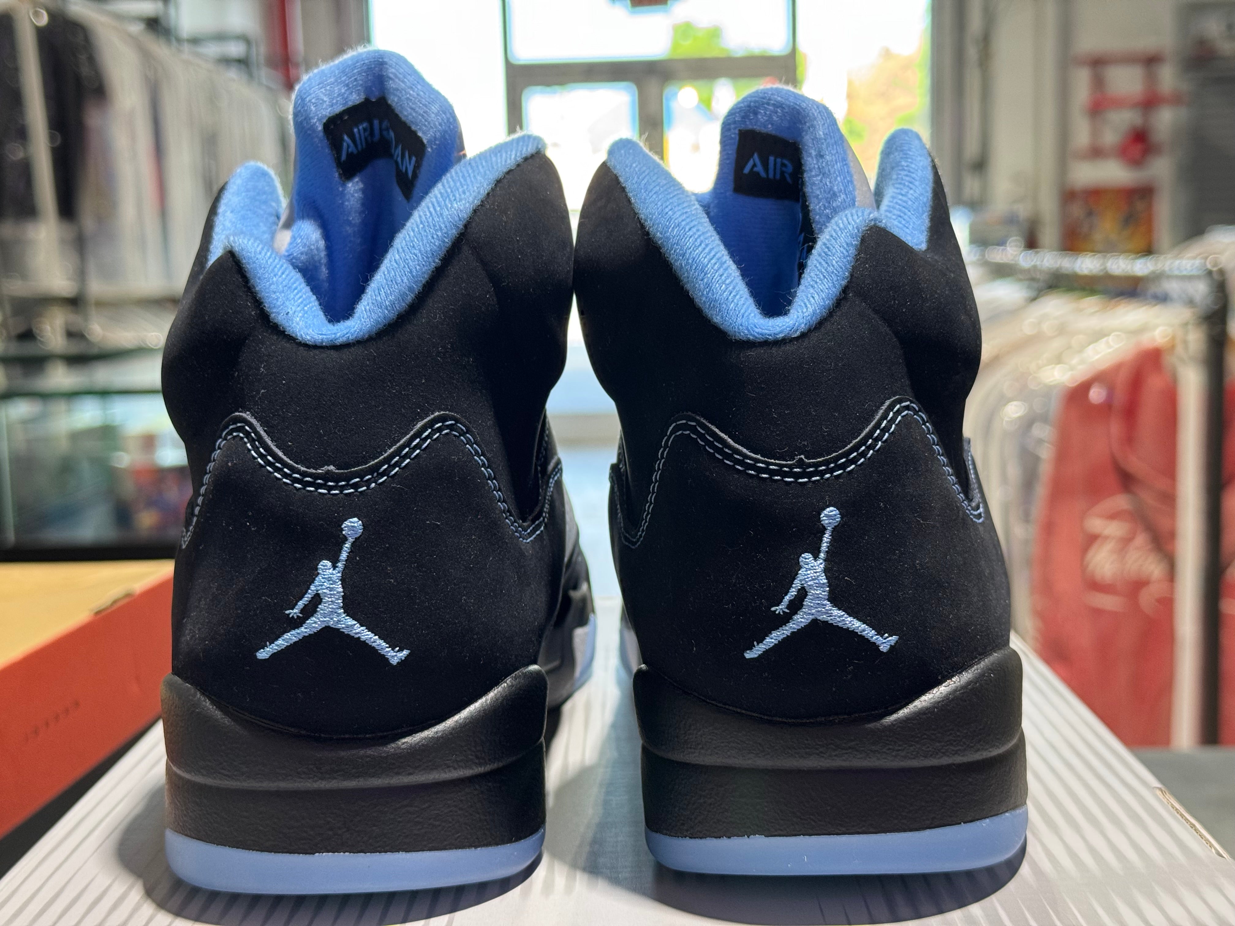 Air Jordan 5 Retro - Black University Blue Size 11 (DAILY)