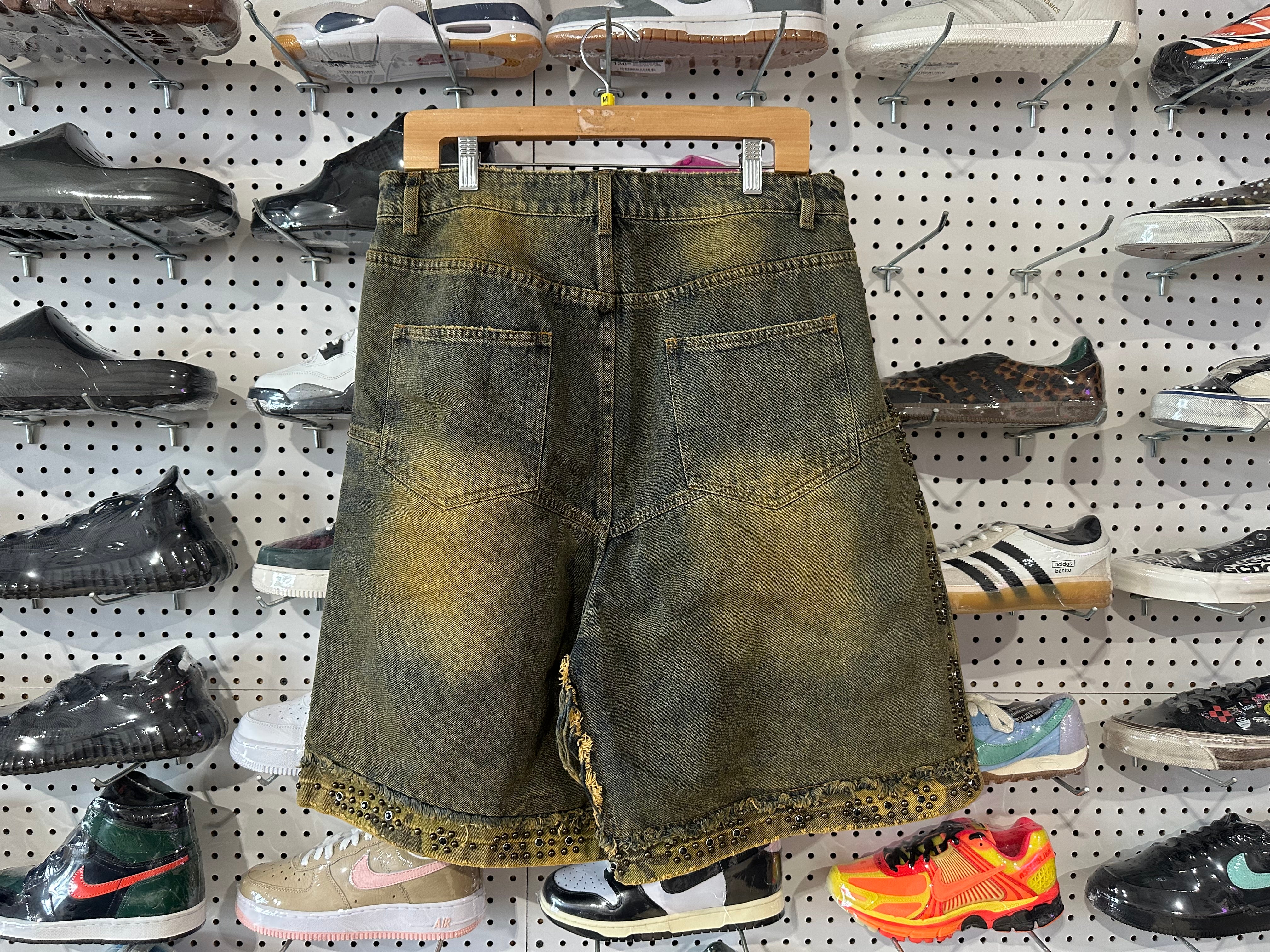 USED VALE Denim Shorts Size 32