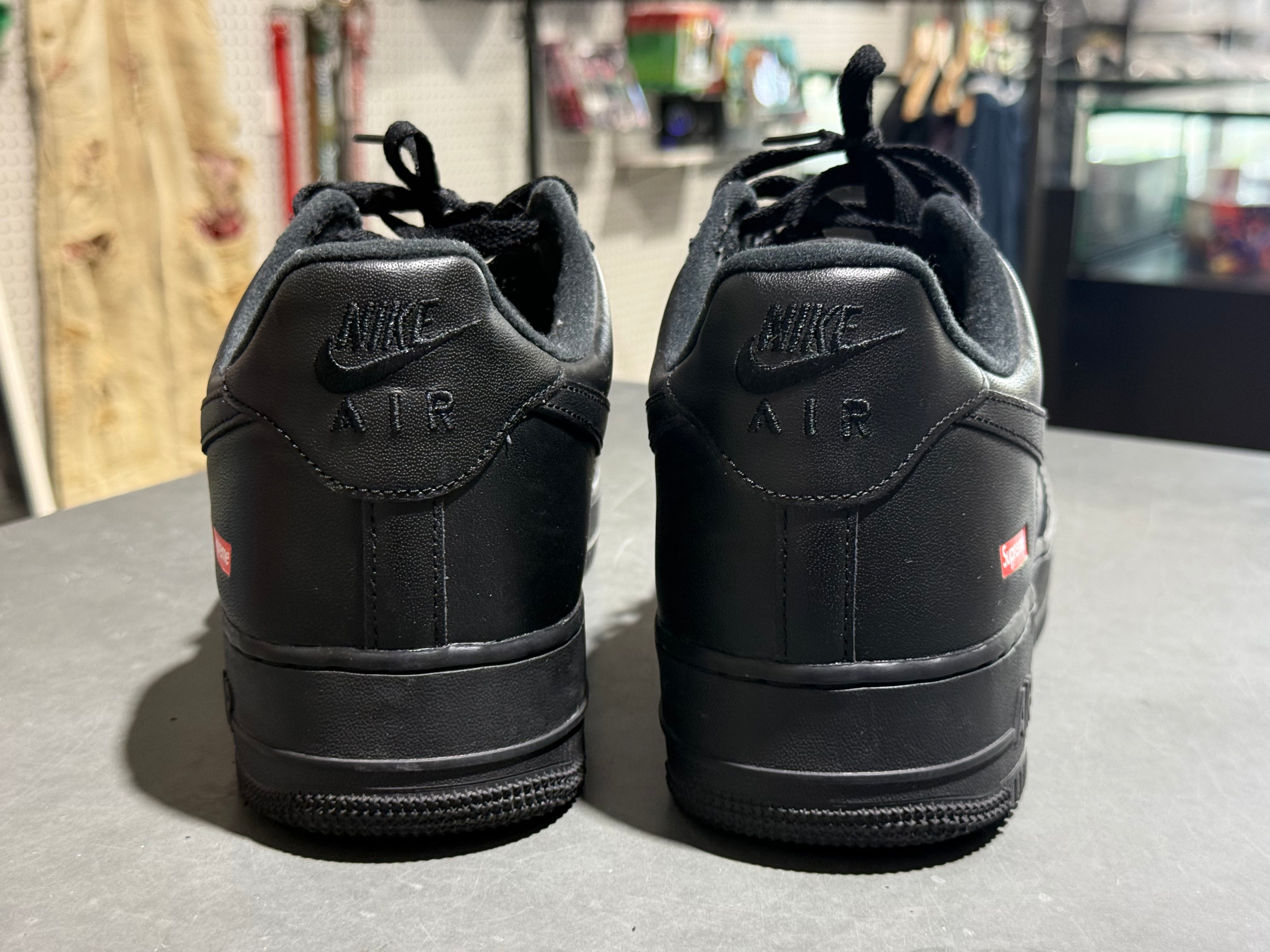 Nike Air Force 1 Low Supreme - Black Size 13