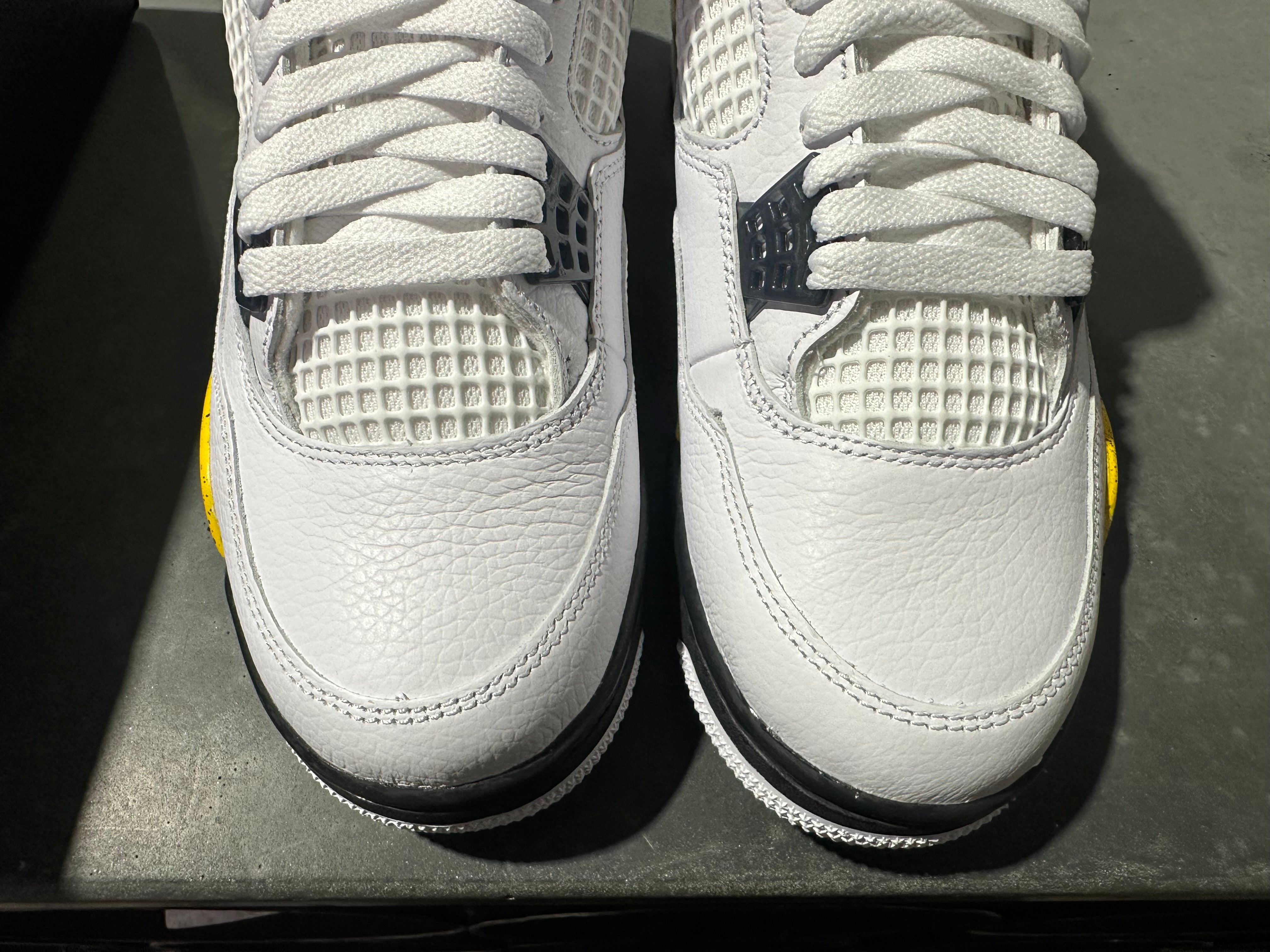 Air Jordan 4 Retro - Tour Yellow Size 9