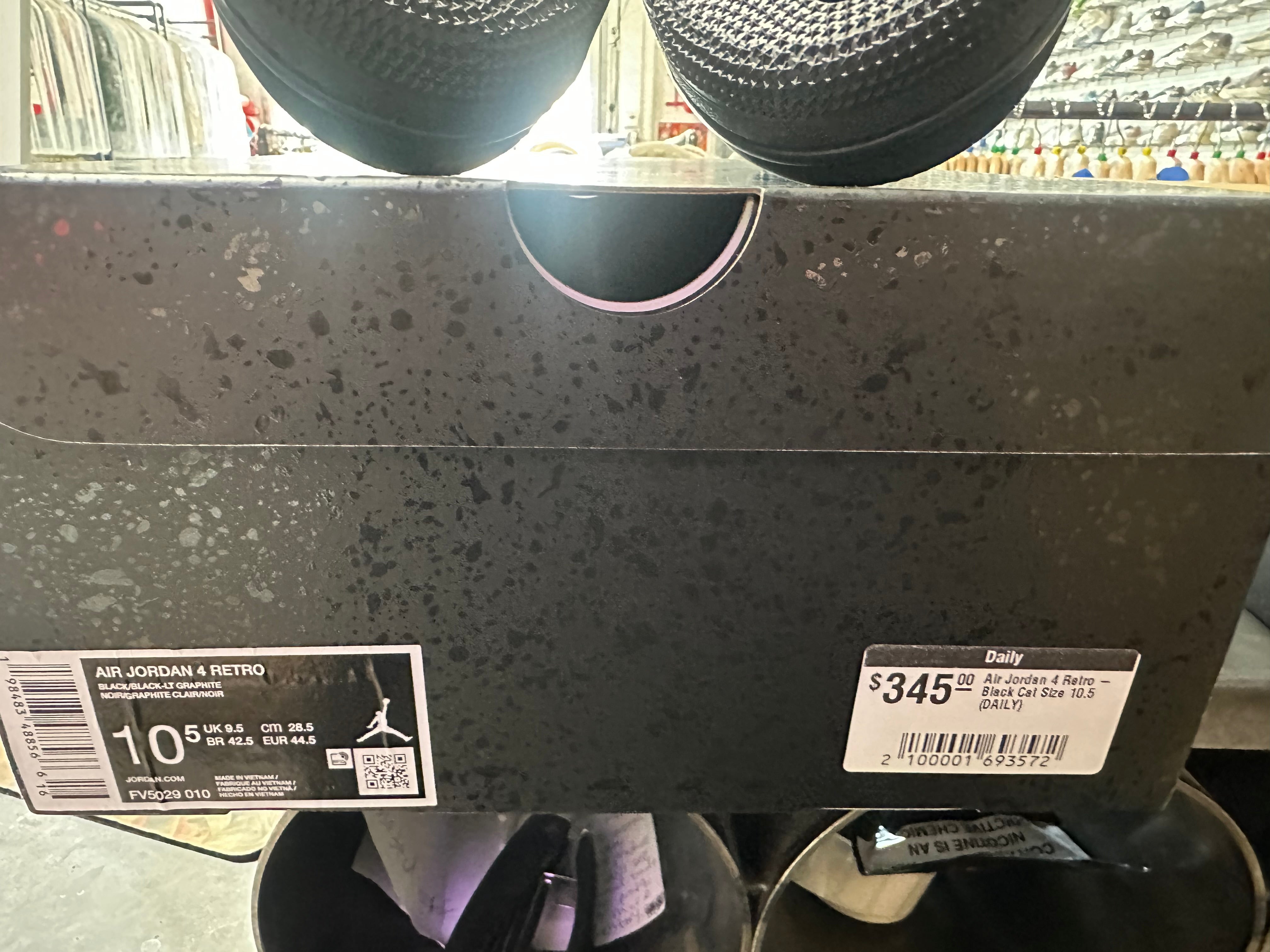 Air Jordan 4 Retro - Black Cat Size 10.5