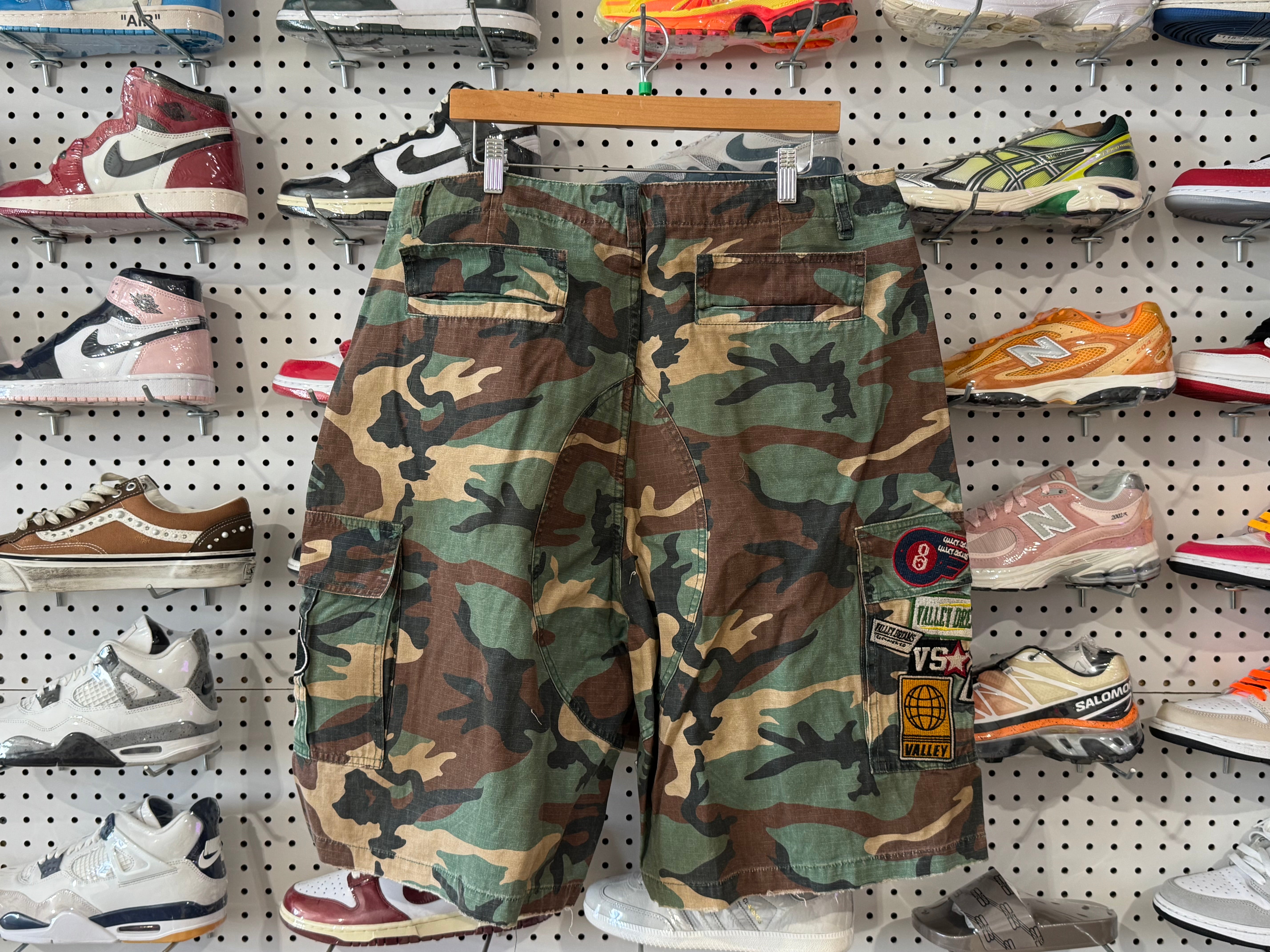 NEW Vale Camo Shorts - Green Camo Size 36