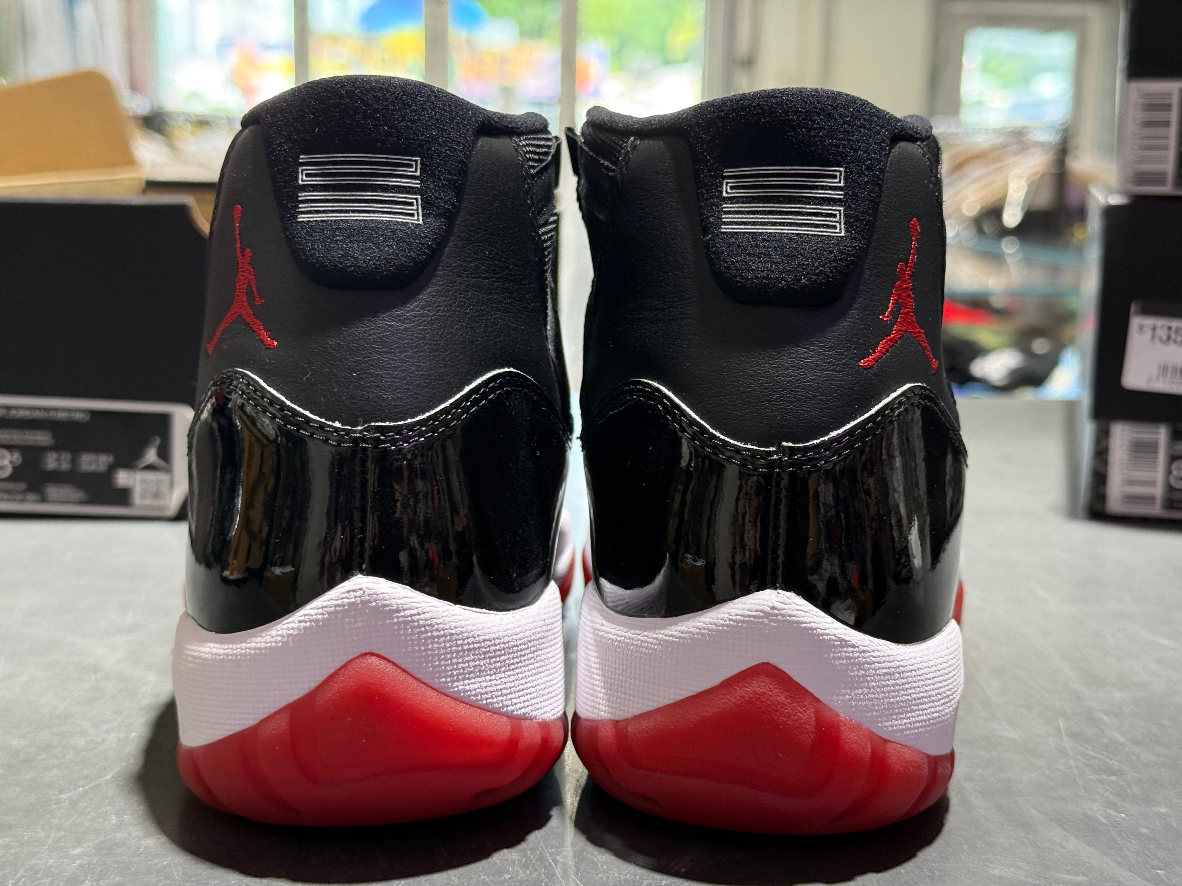 Air Jordan 11 Retro - Bred/Playoff 2019 Size 8.5
