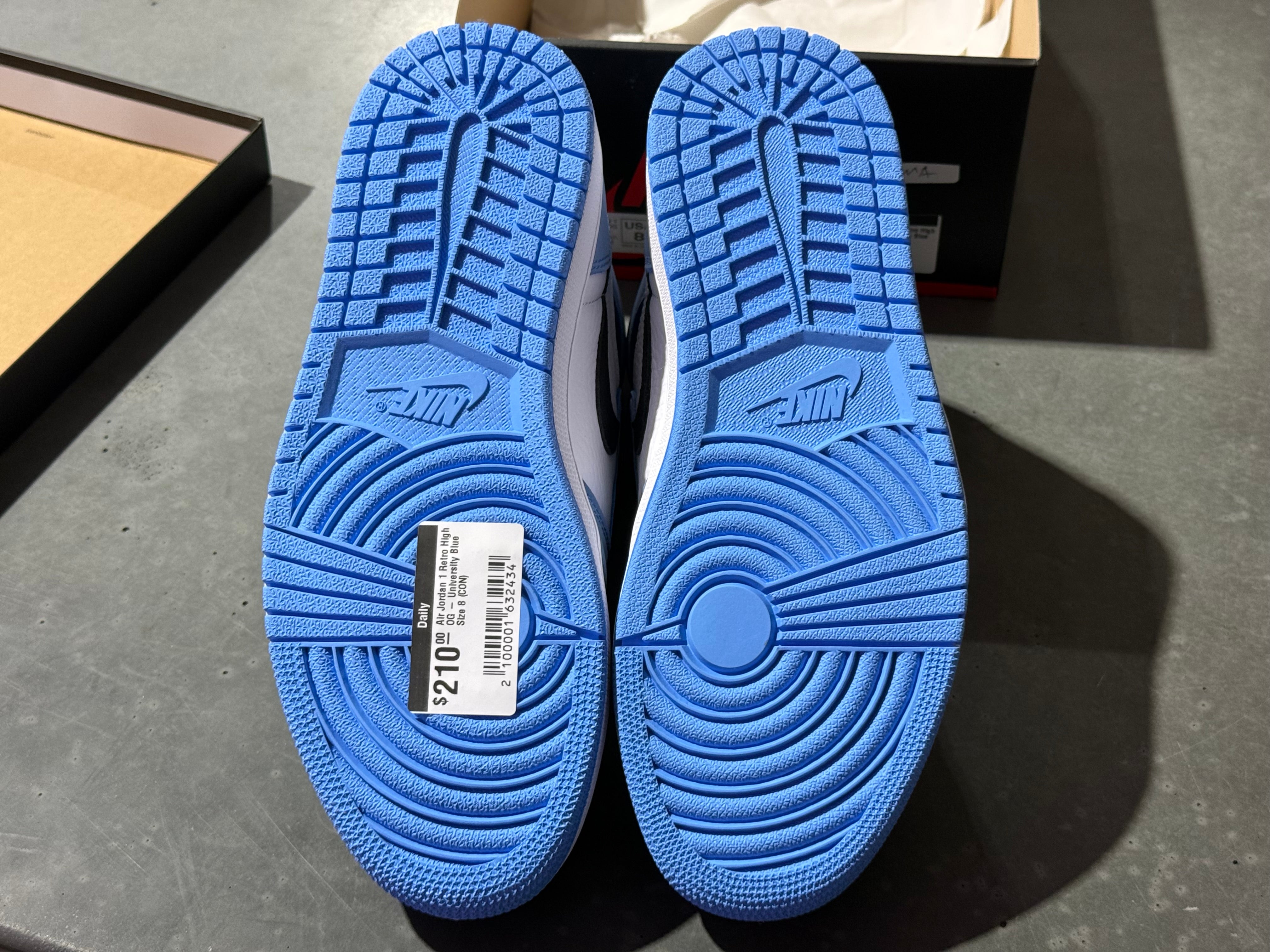 Air Jordan 1 Retro High OG - University Blue Size 8