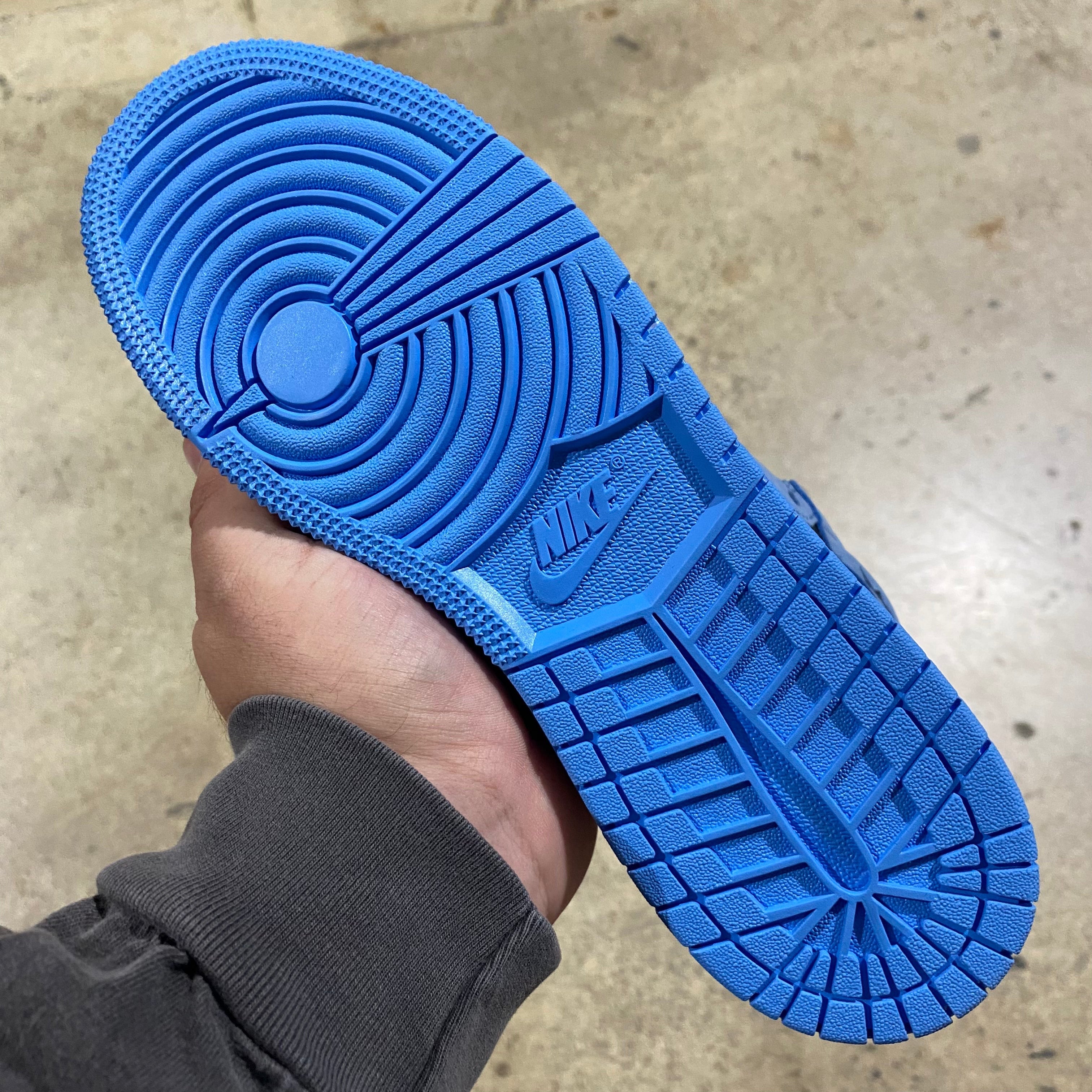 Air Jordan 1 Retro High OG (GS) - University Blue Size 4.5Y