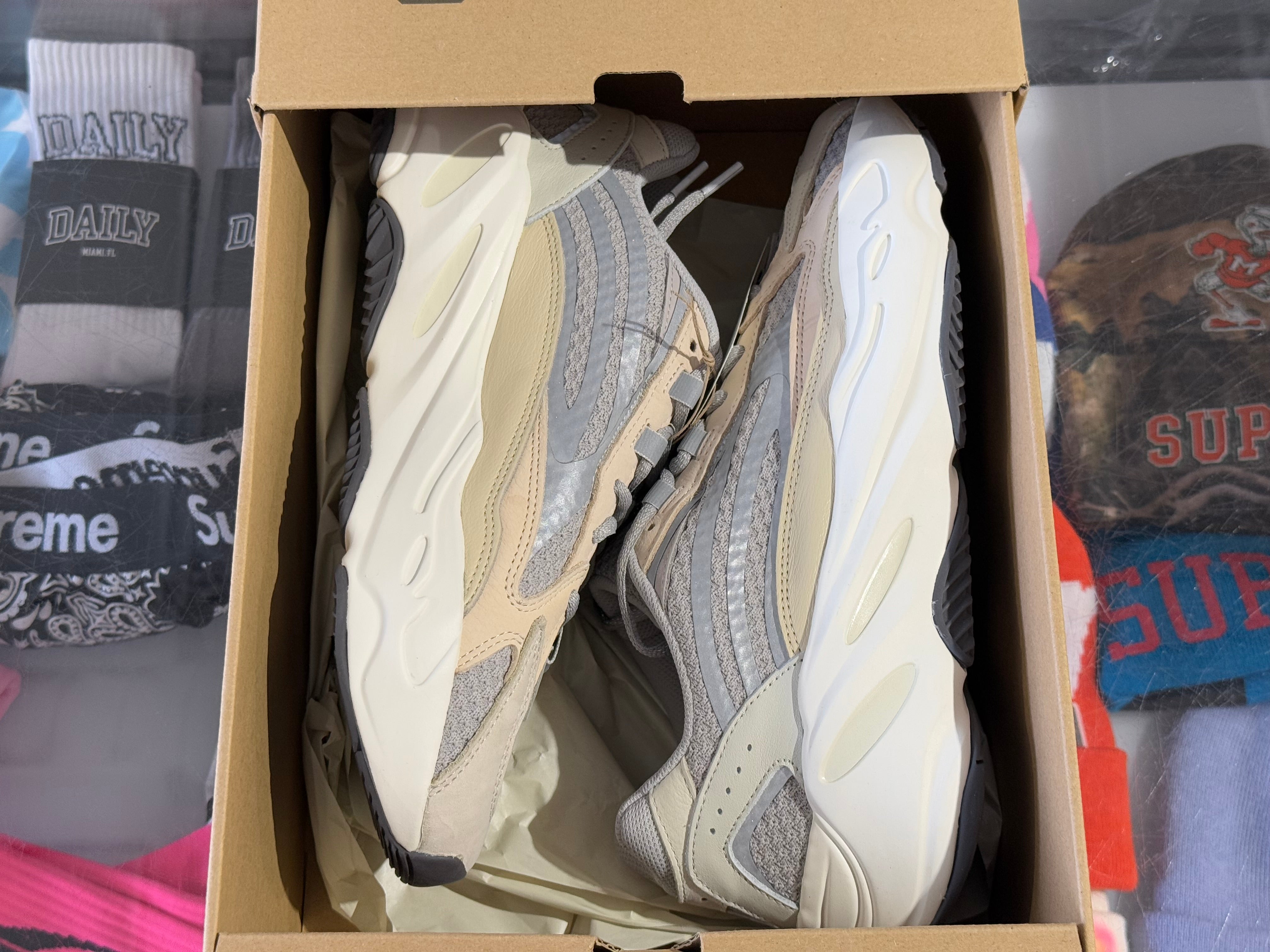 Adidas Yeezy Boost 700 V2 - Cream Size 11.5