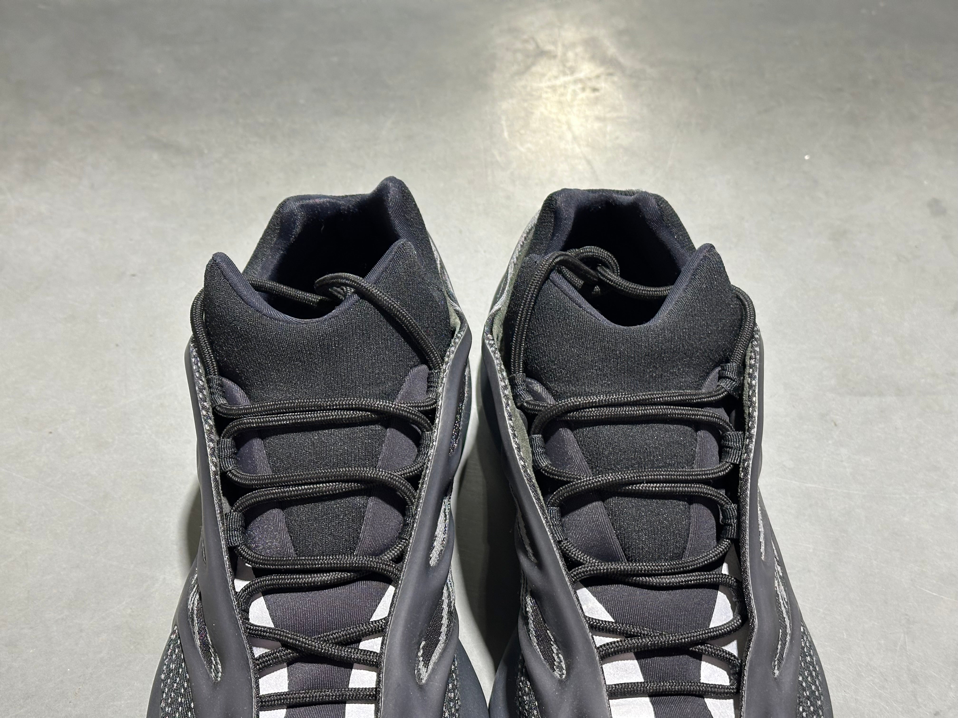 Adidas Yeezy 700 V3 - Alvah Size 11.5
