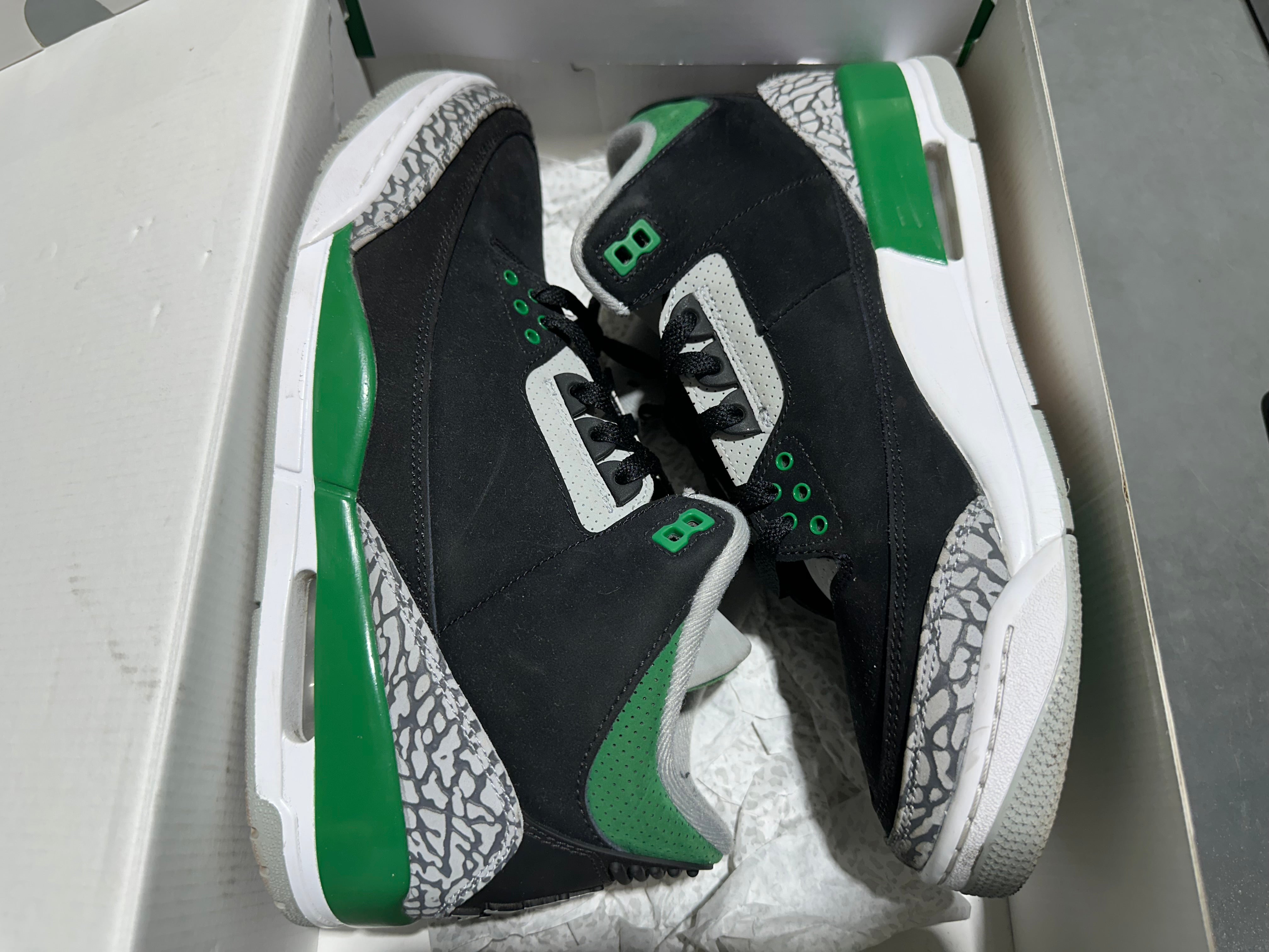 Air Jordan 3 Retro - Pine Green Size 10