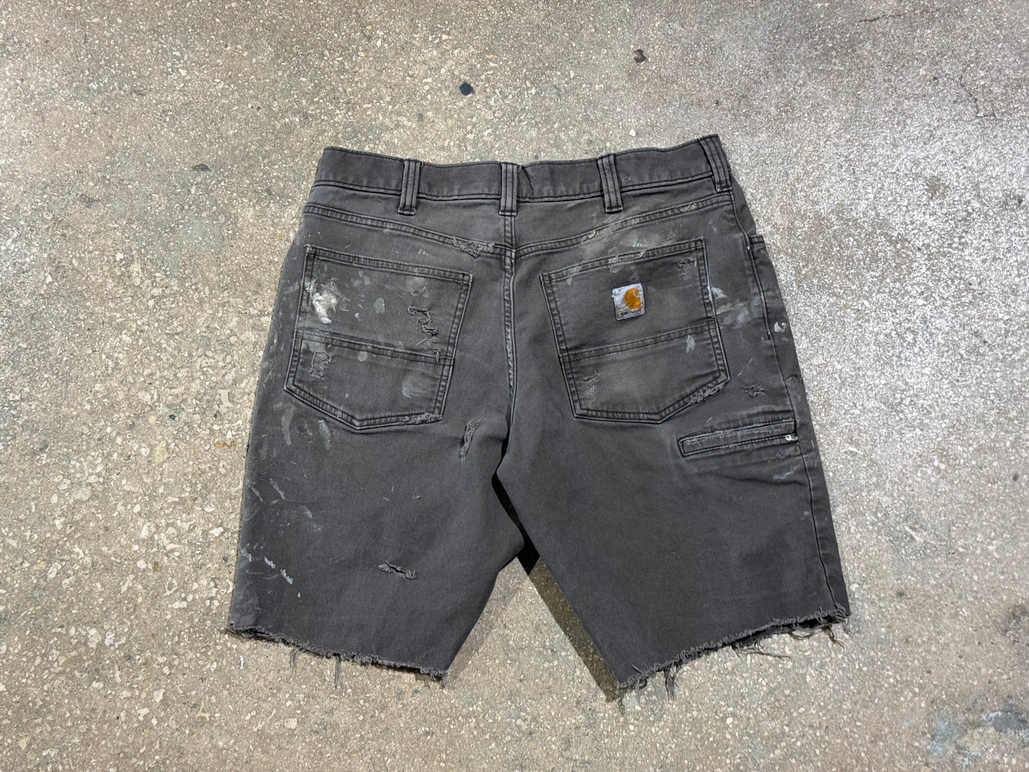 USED Distressed Carhartt Paint Splatter Shorts - Brown Size 33