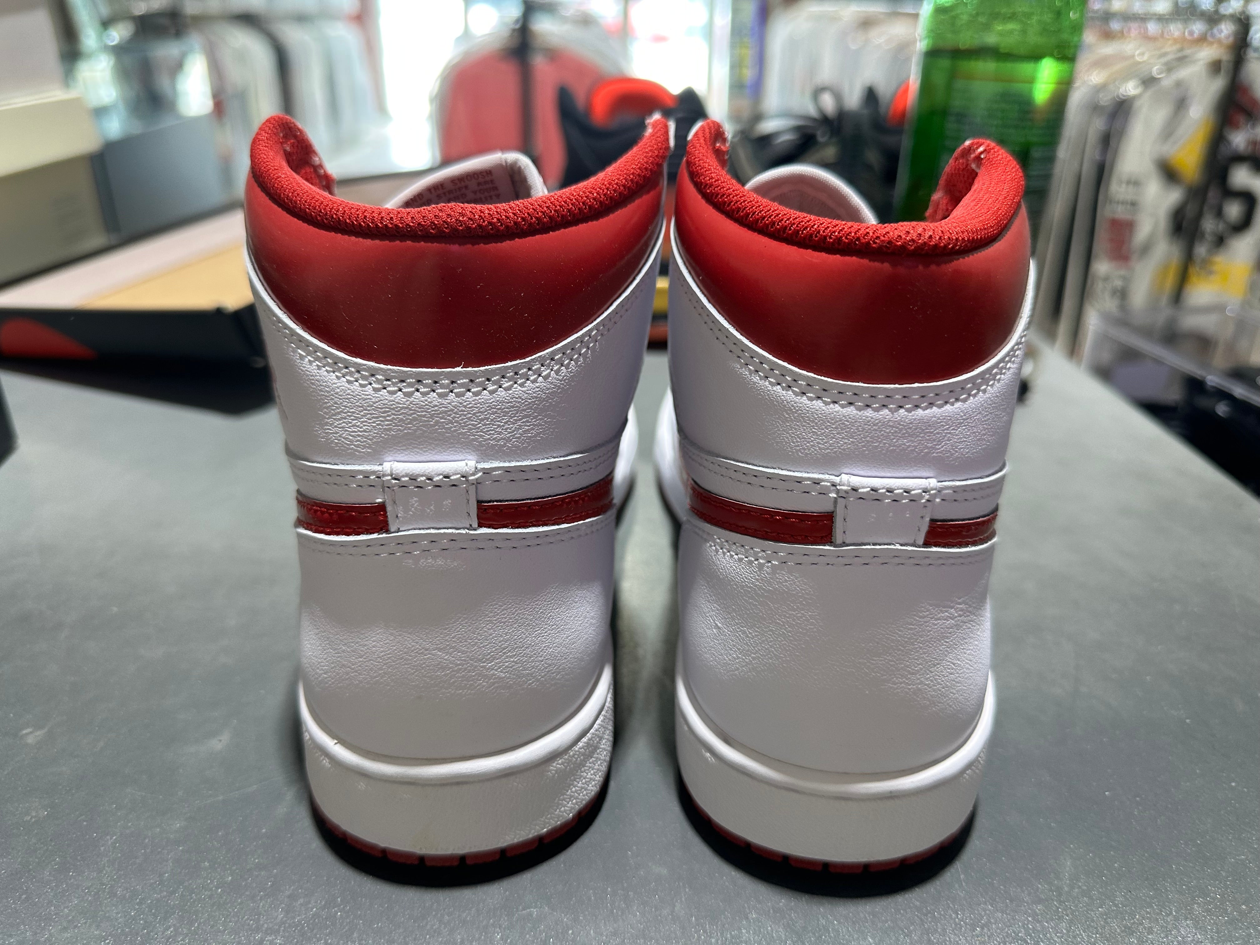 Air Jordan 1 Retro High OG - Red Metallic 2017 Size 8.5