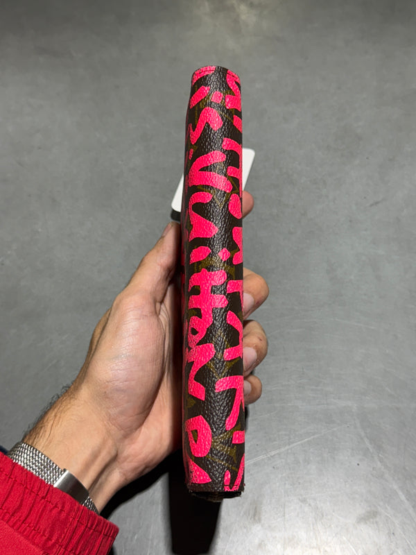 Clean 2009 Louis Vuitton Stephen Sprouce Graffiti Zippy Wallet - Pink