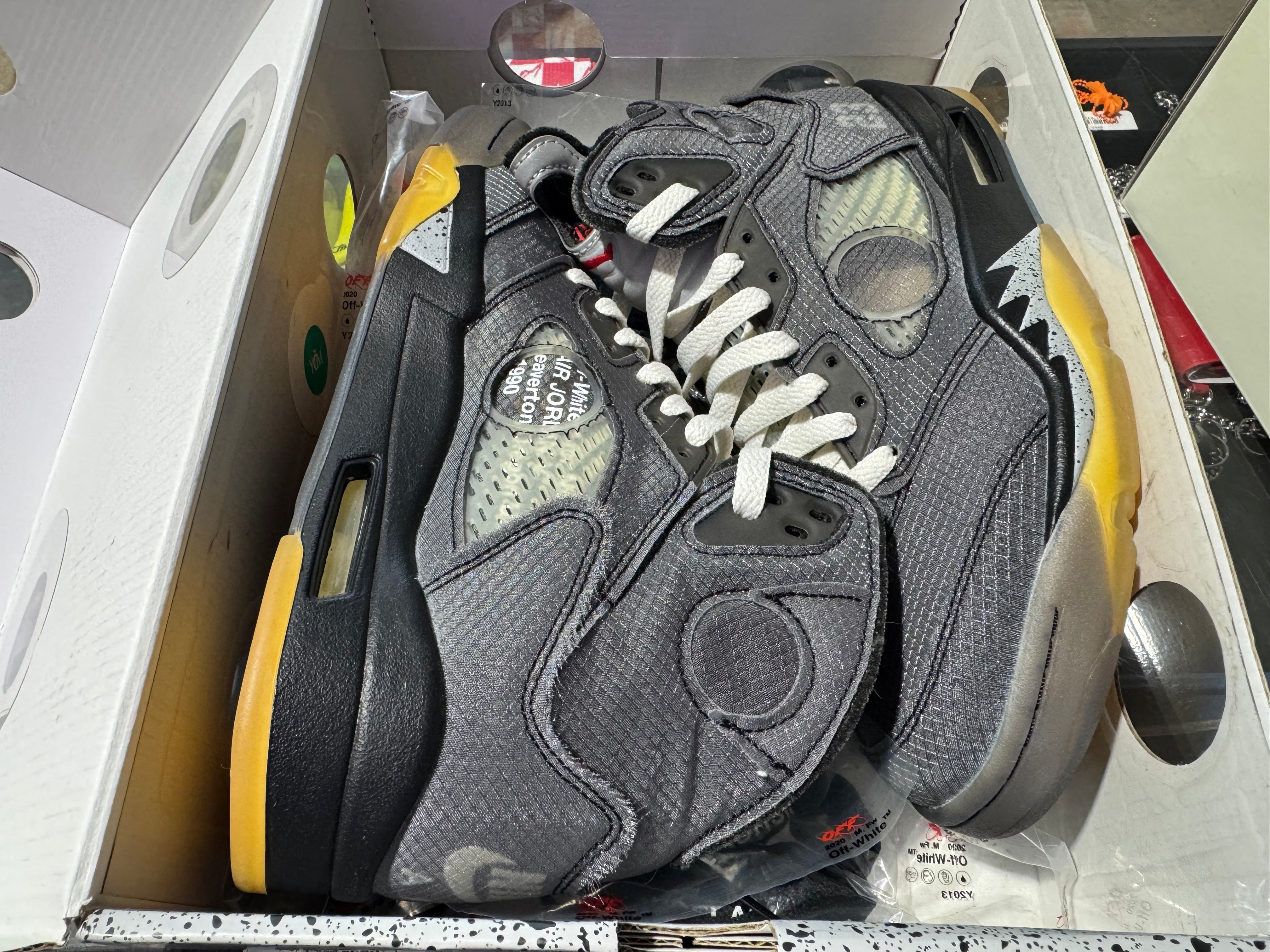 Air Jordan 5 Retro - Off-White/Muslin Size 8