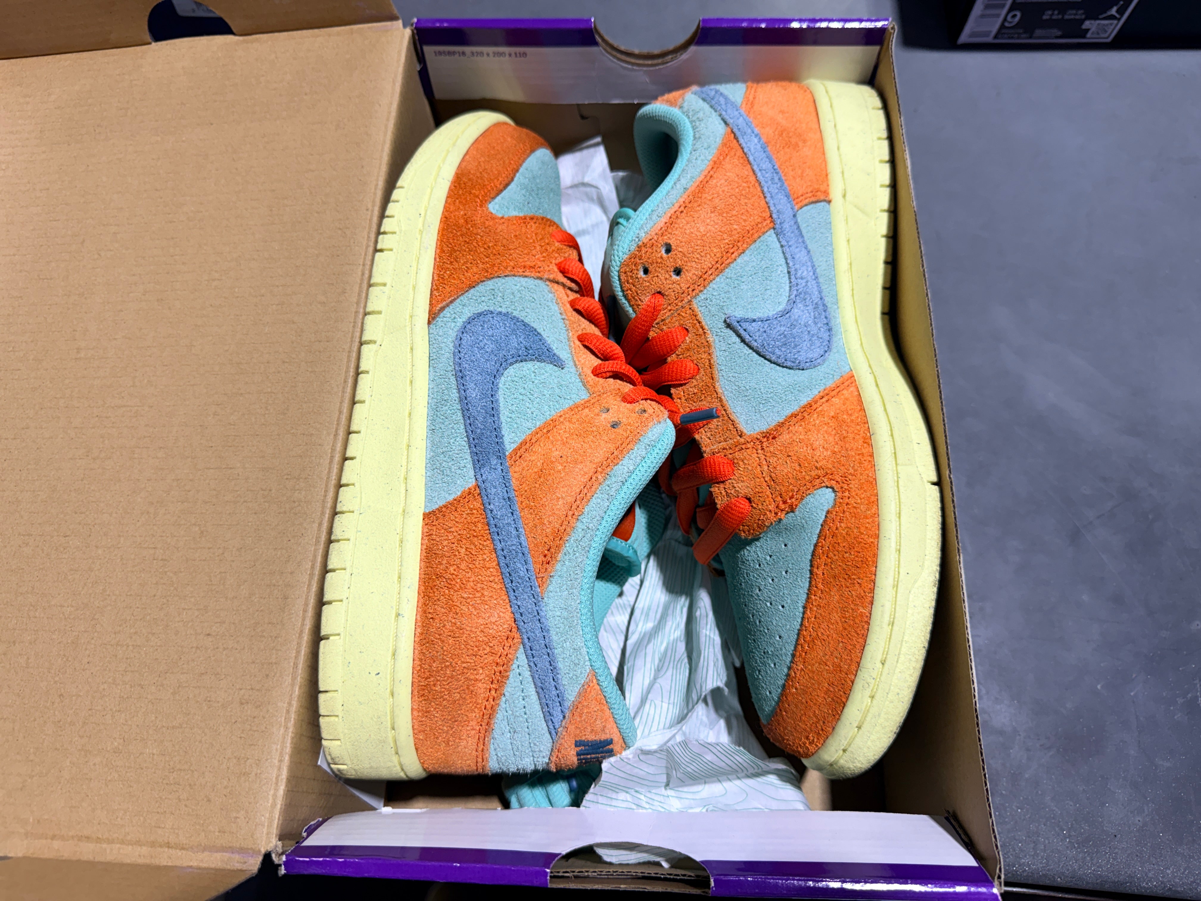 Nike SB Dunk Low - Orange Emerald Rise Size 9