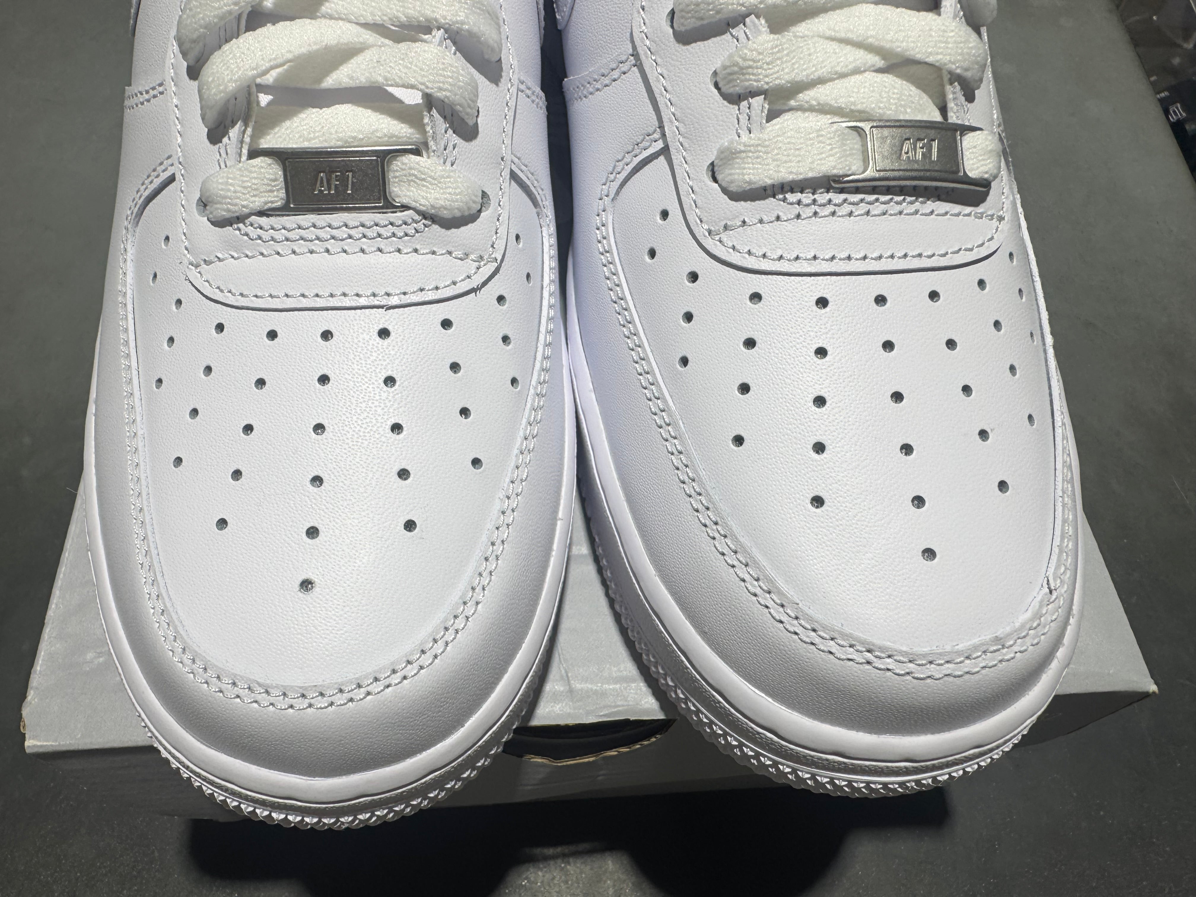 Nike Air Force 1 07 - Triple White Size 10.5