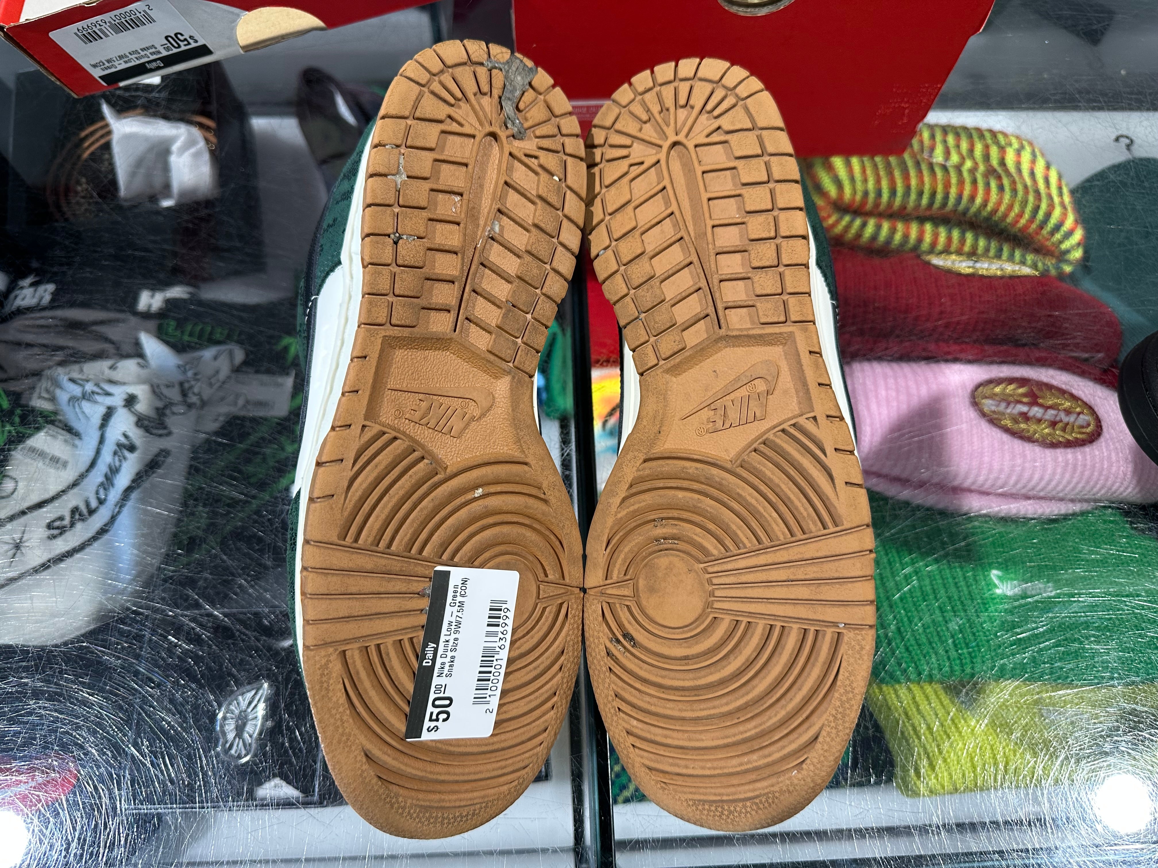 Nike Dunk Low - Green Snake Size 9W/7.5M