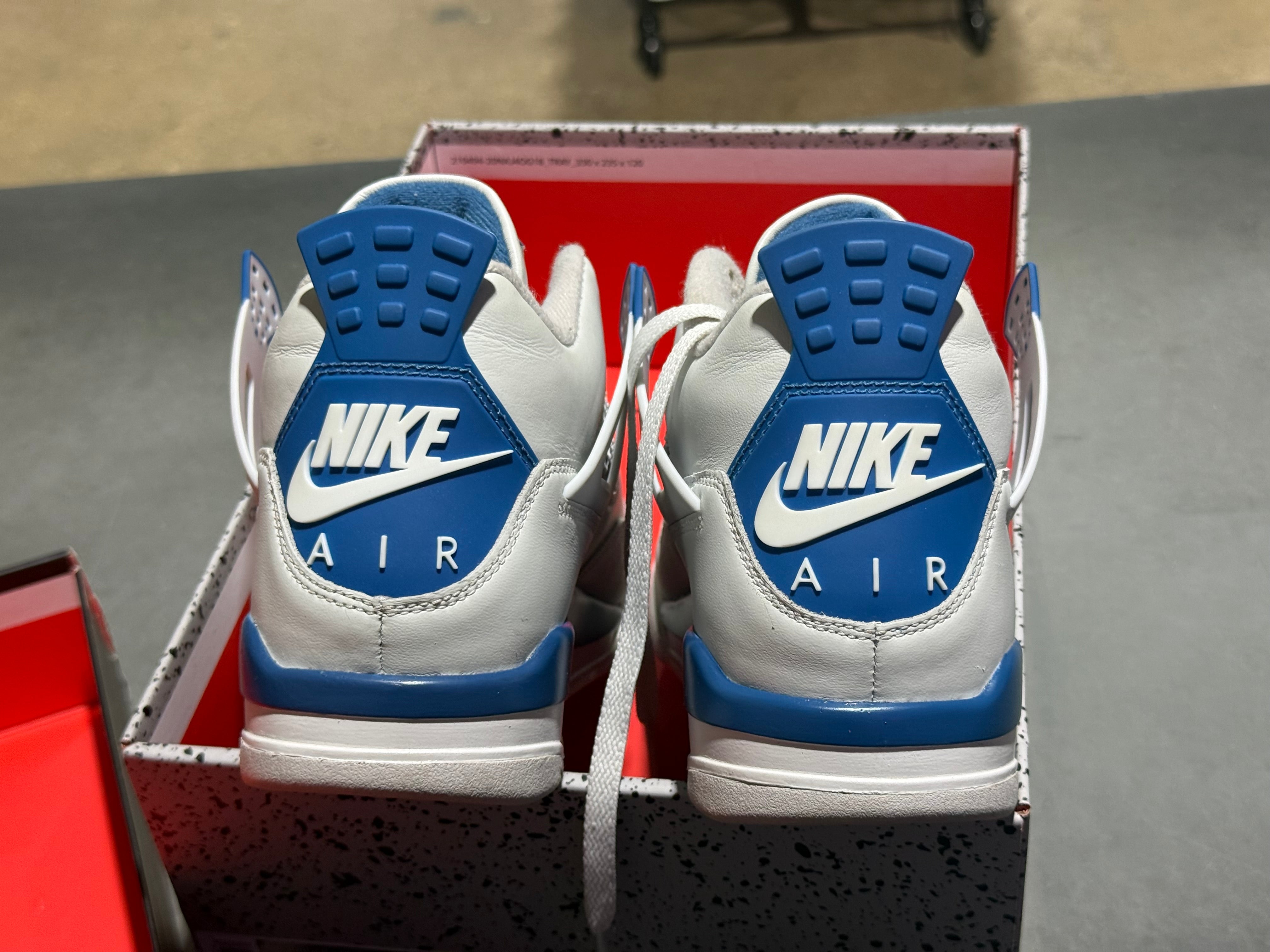Air Jordan 4 Retro - Military Blue Size 9