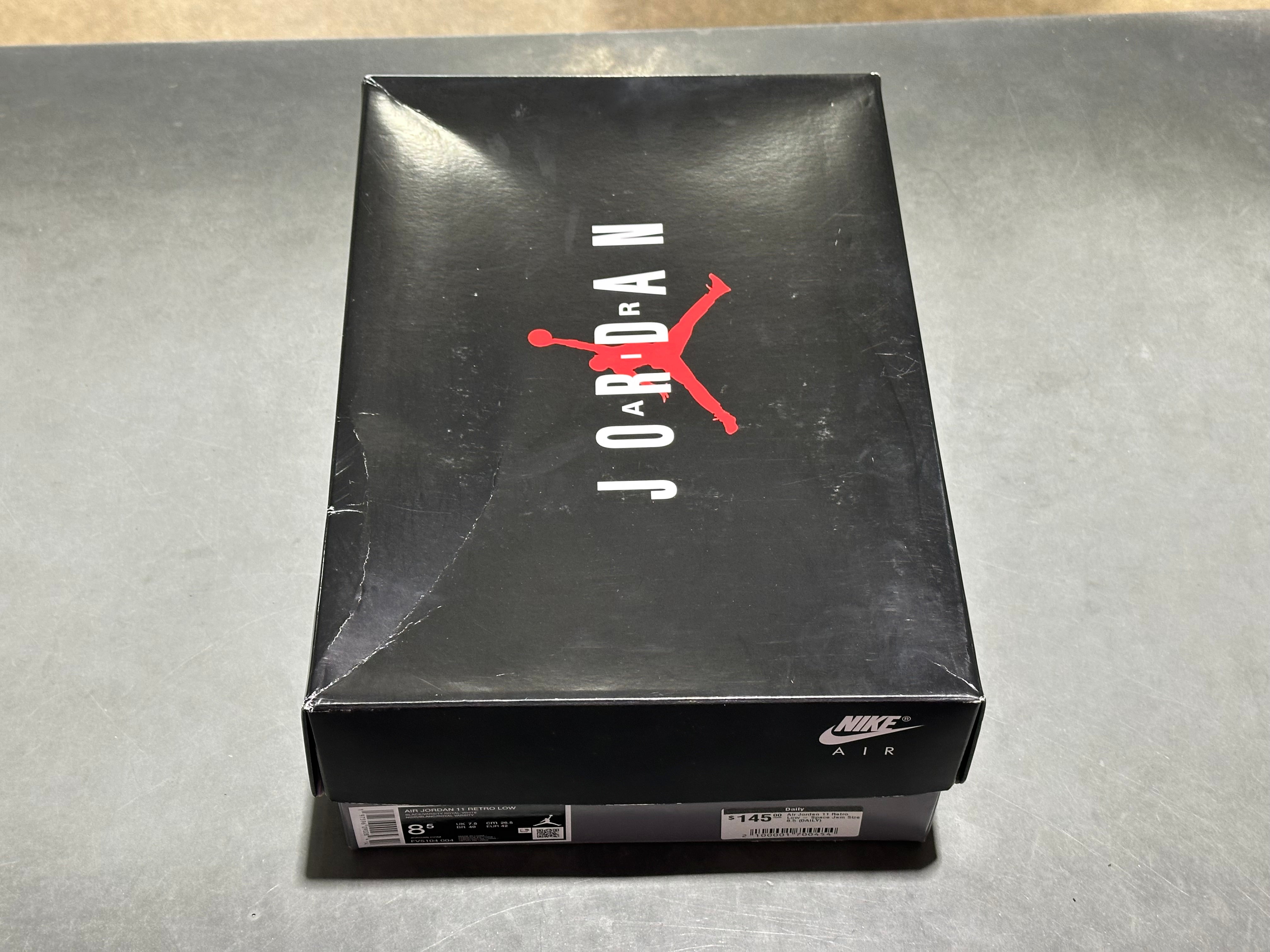 Air Jordan 11 Retro Low - Space Jam Size 8.5