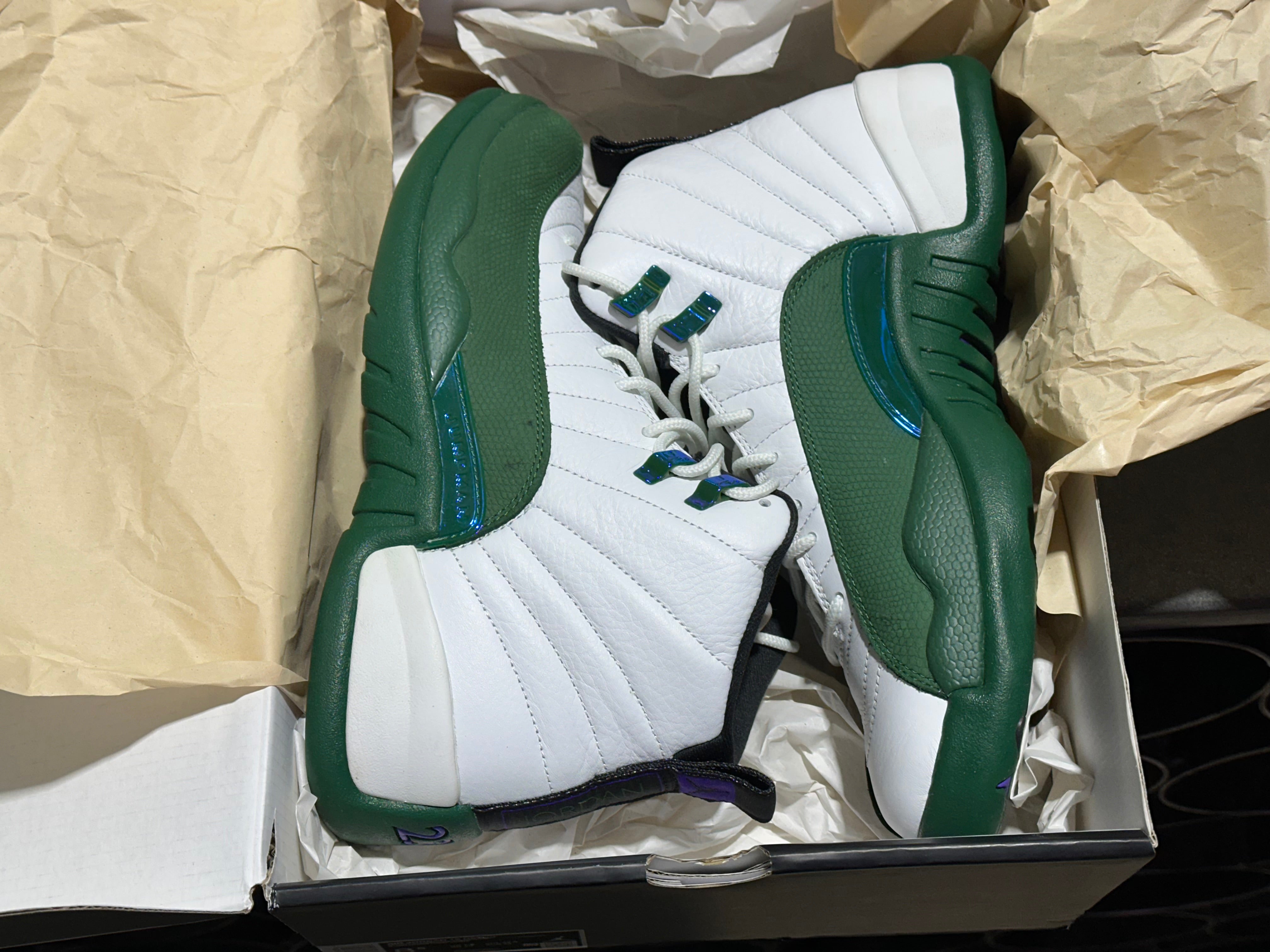 Air Jordan 12 Retro - Bucks Size 8.5