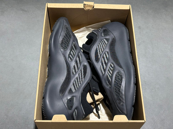 Adidas Yeezy 700 V3 - Alvah Size 11.5