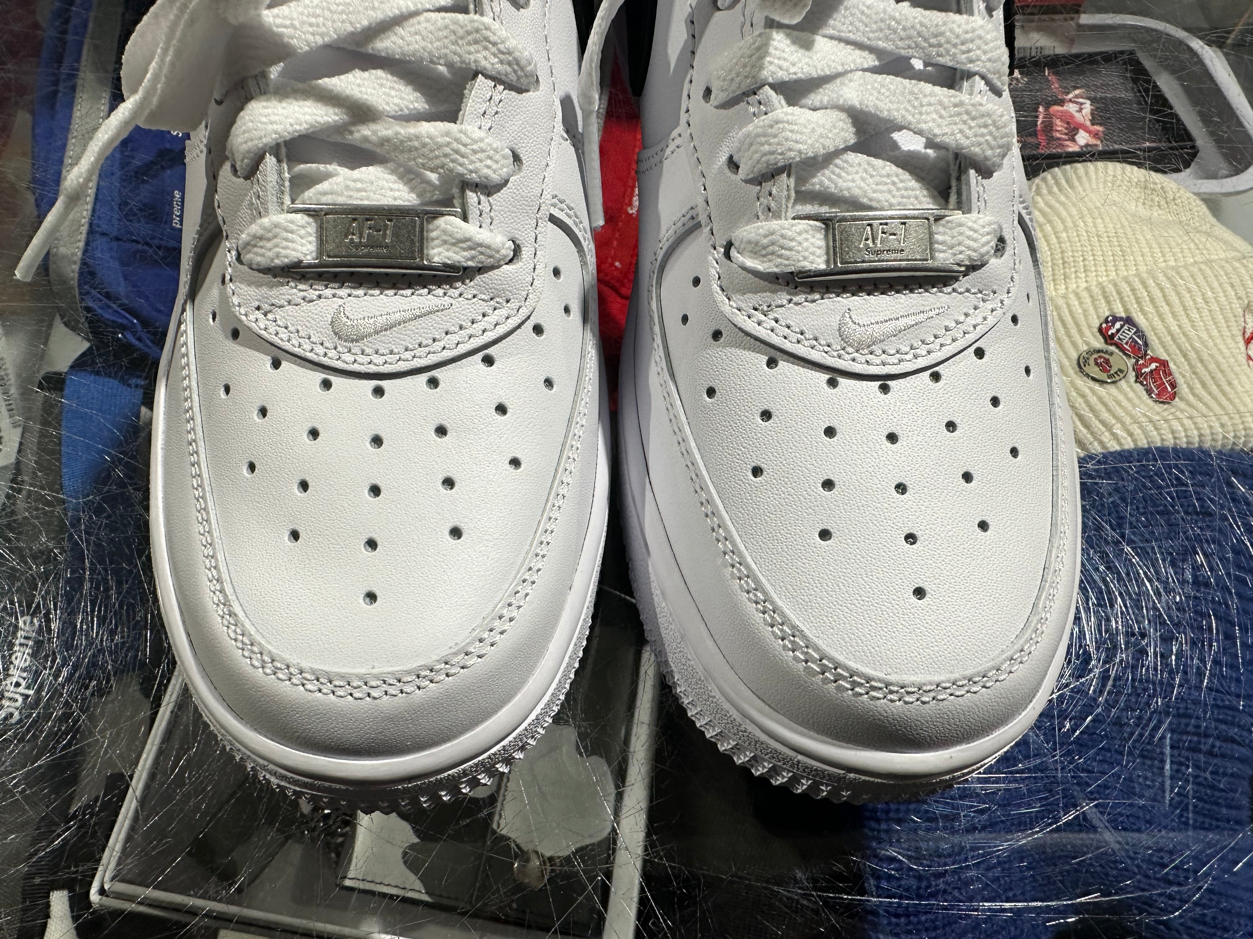 Nike Air Force 1 Low Supreme - White/Black Size 6