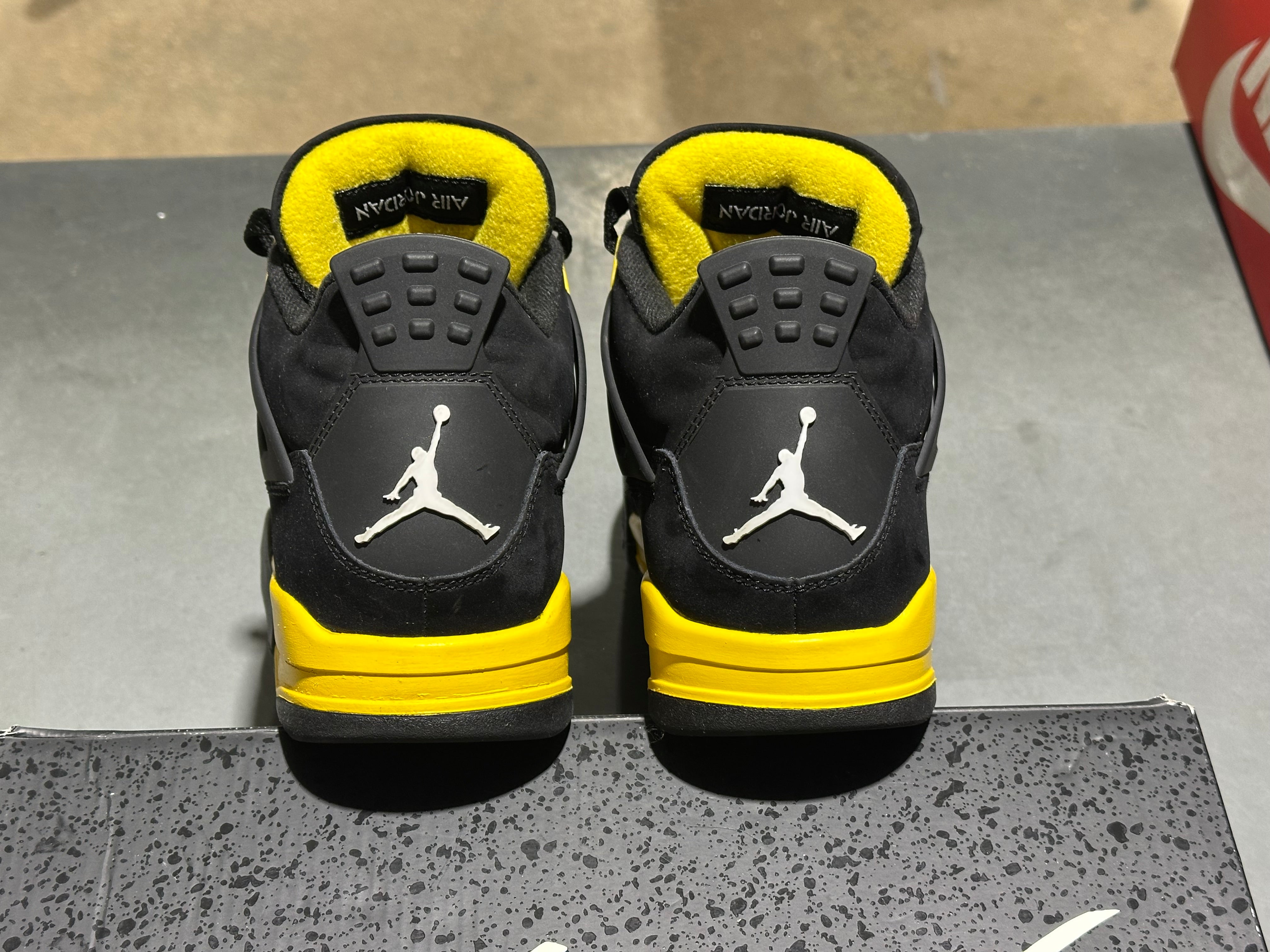 Air Jordan 4 Retro - Thunder Size 8.5