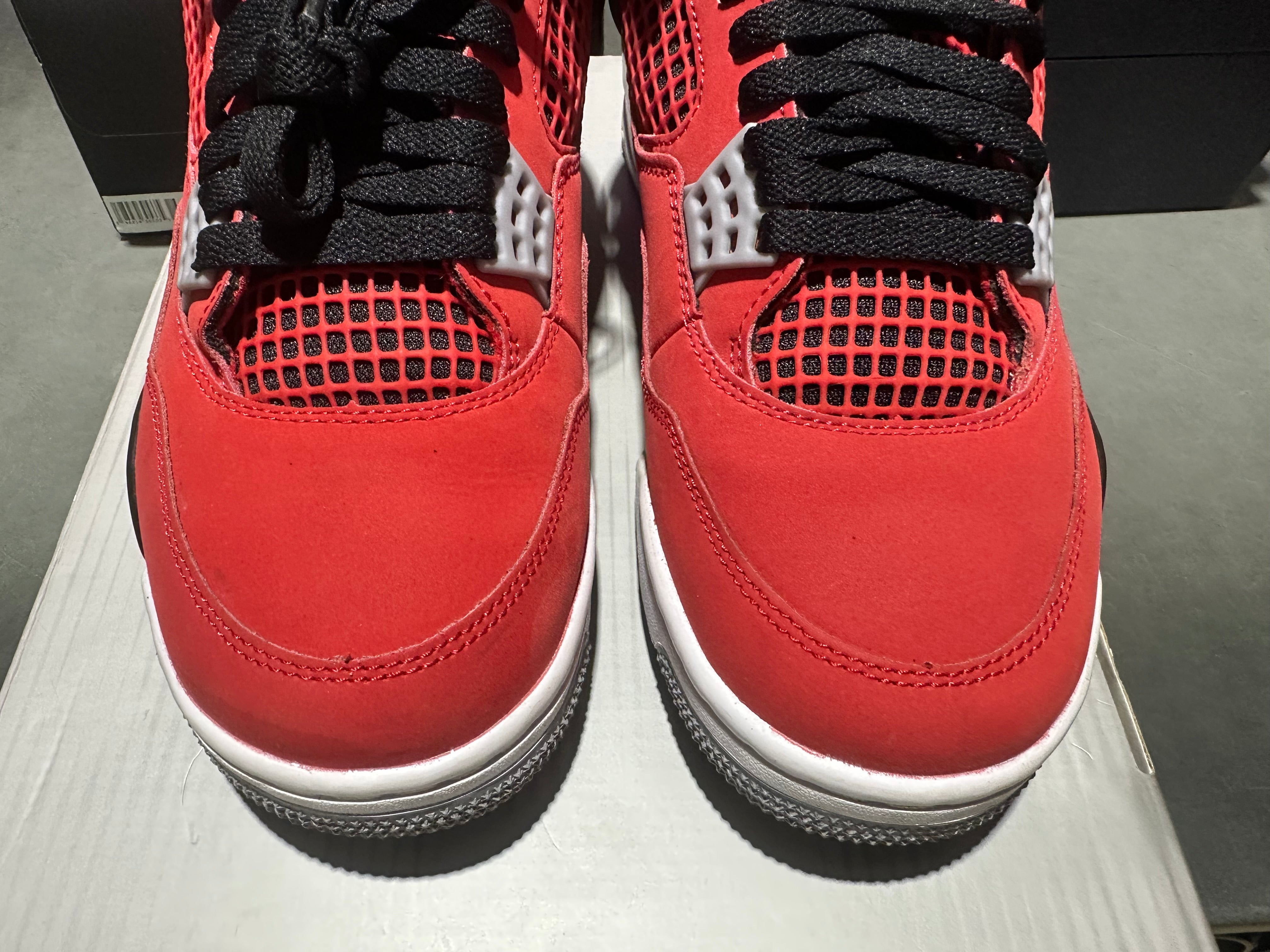Air Jordan 4 Retro - Toro Size 9.5
