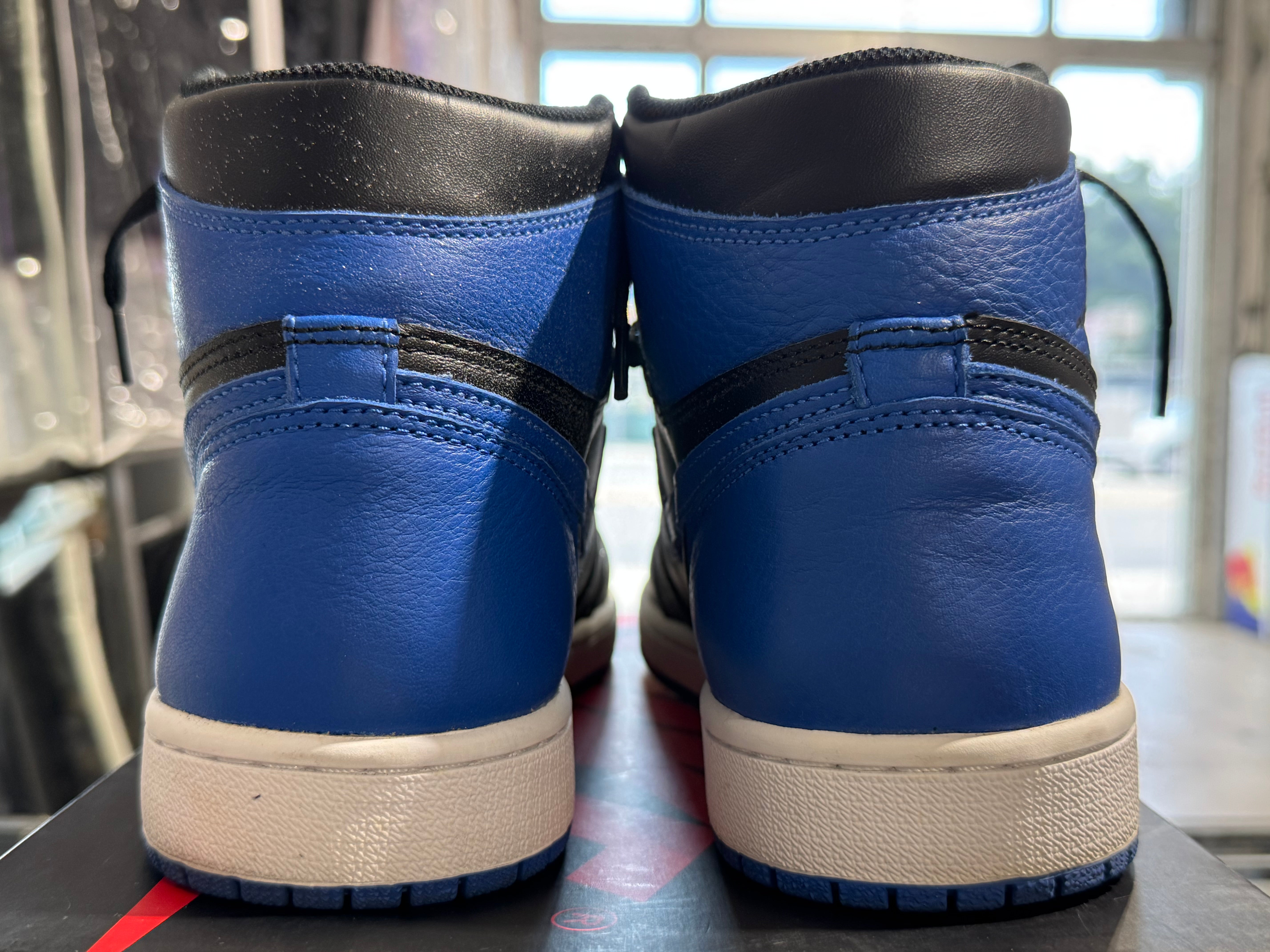 Air Jordan 1 Retro - Royal 2017 Size 9.5