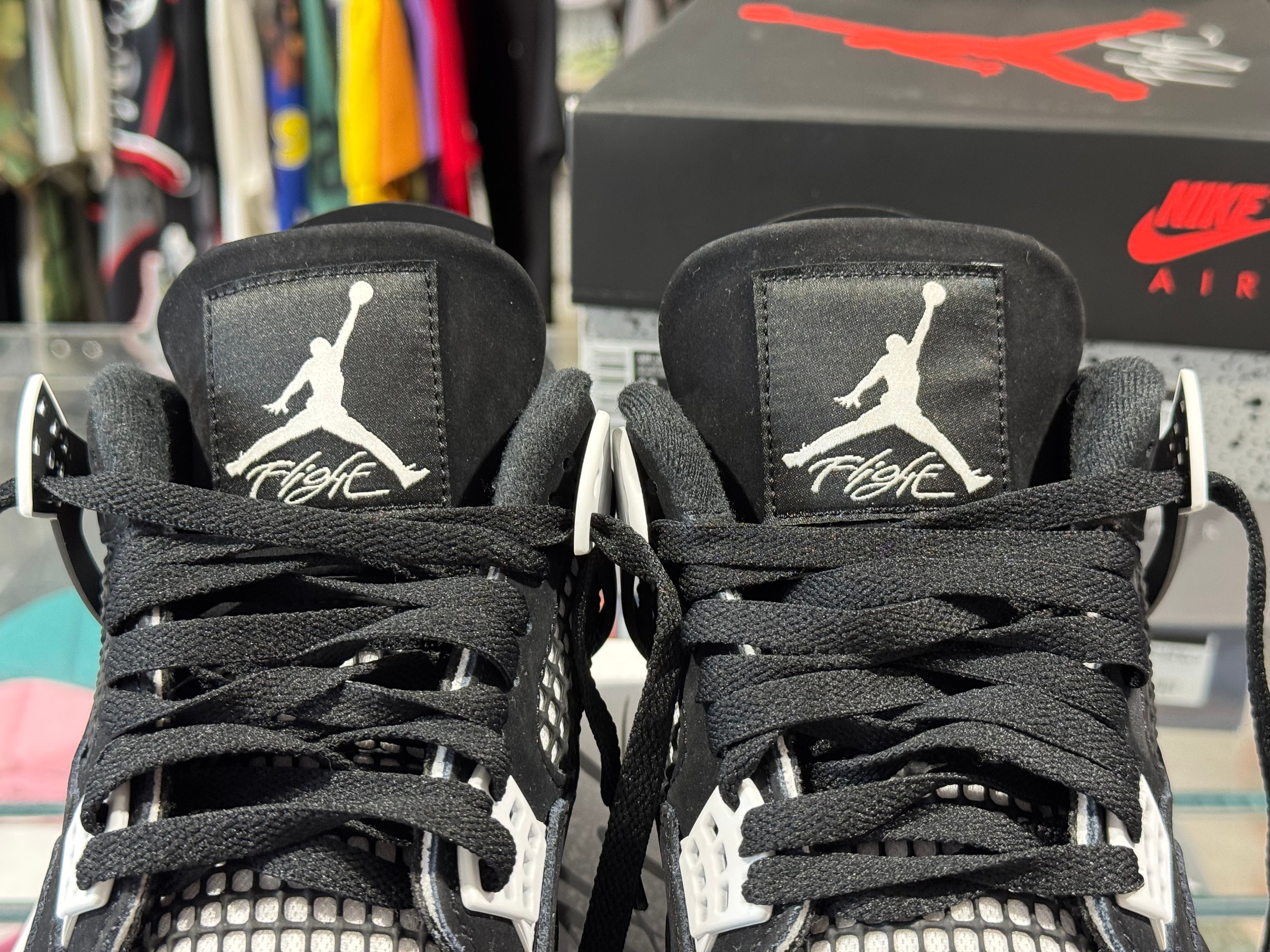 Air Jordan 4 Retro - White Thunder Size 9.5