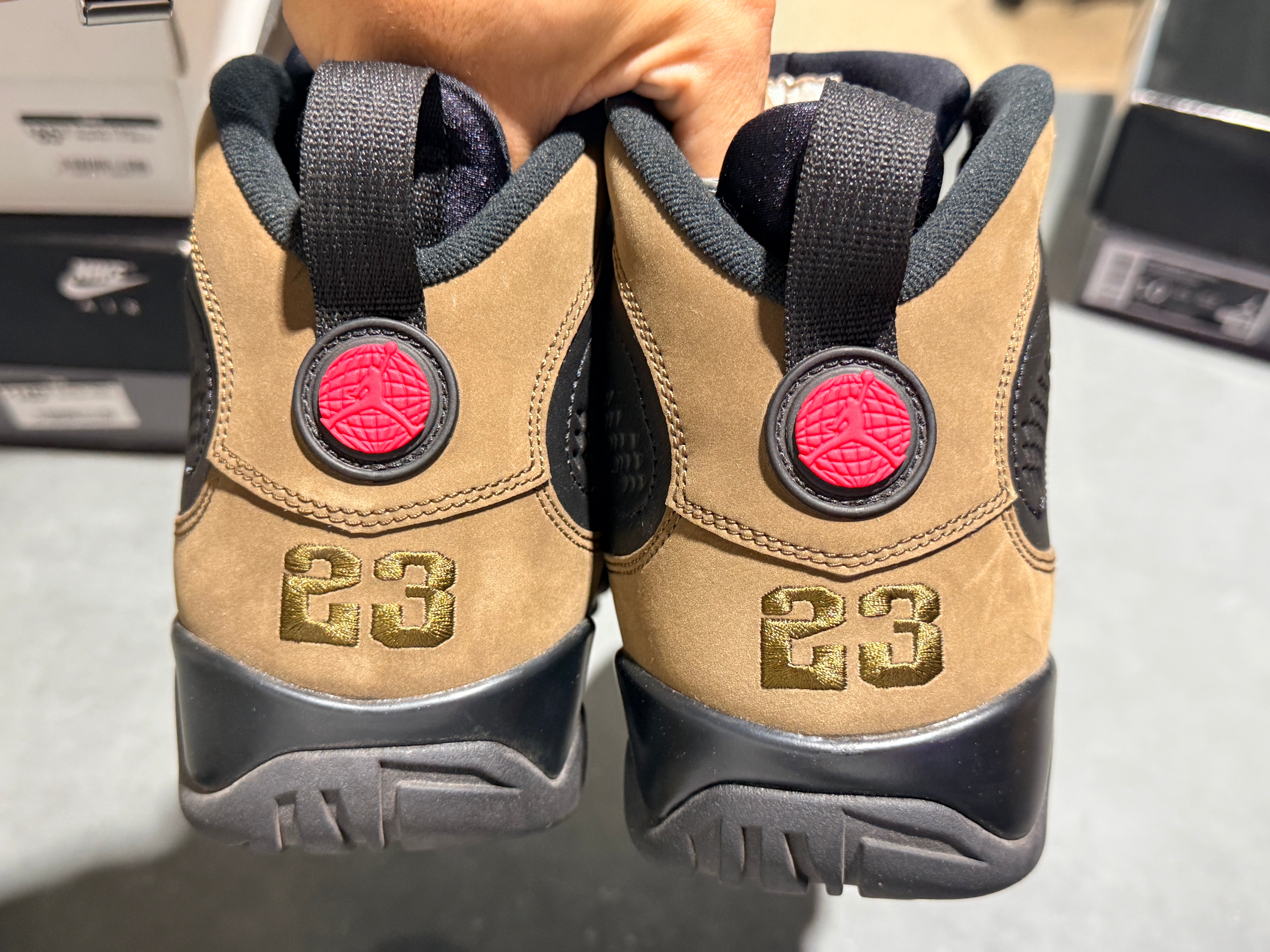 Air Jordan 9 Retro - Olive Size 10
