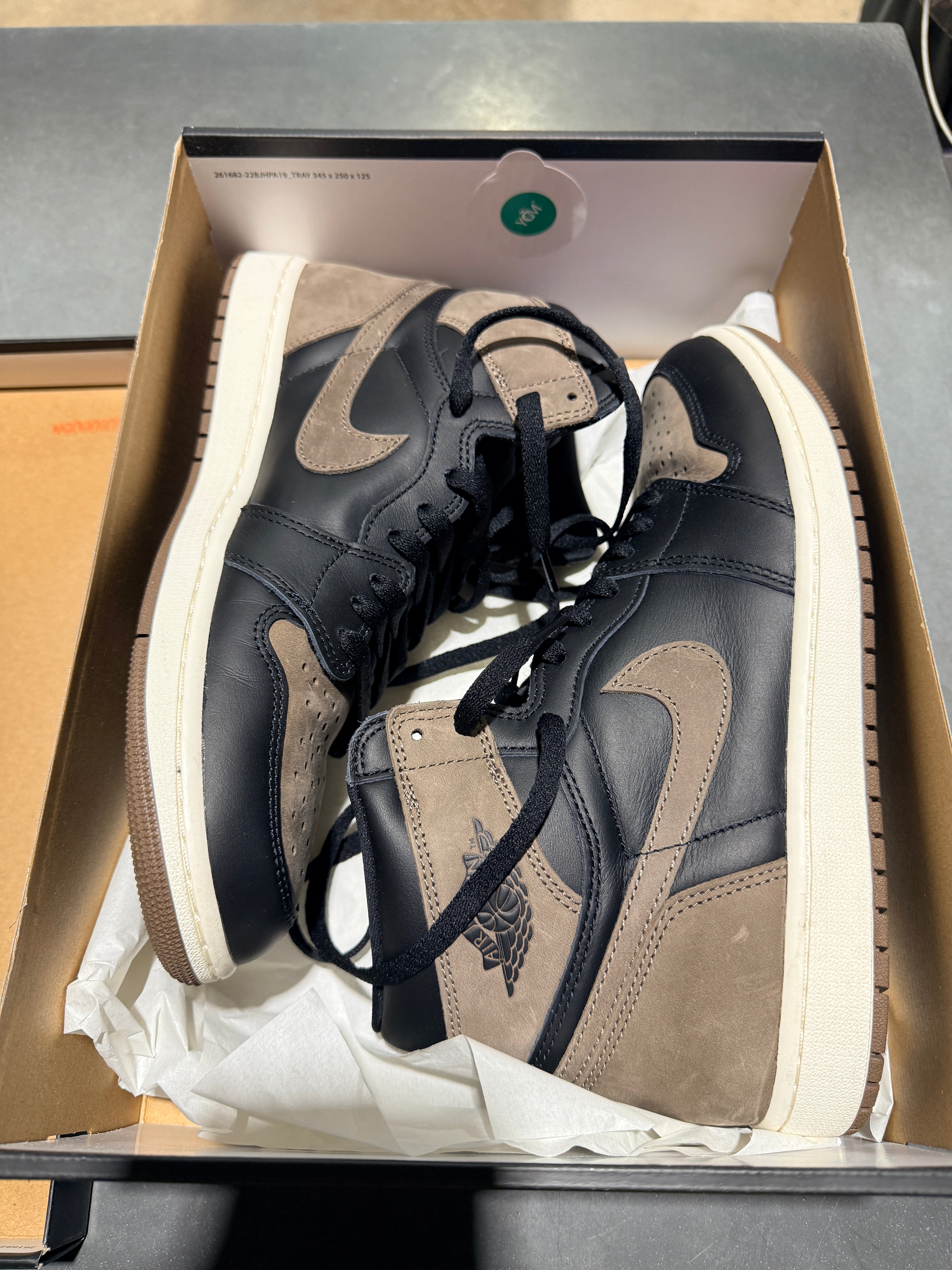 Air Jordan 1 Retro High OG - Palomino Size 11