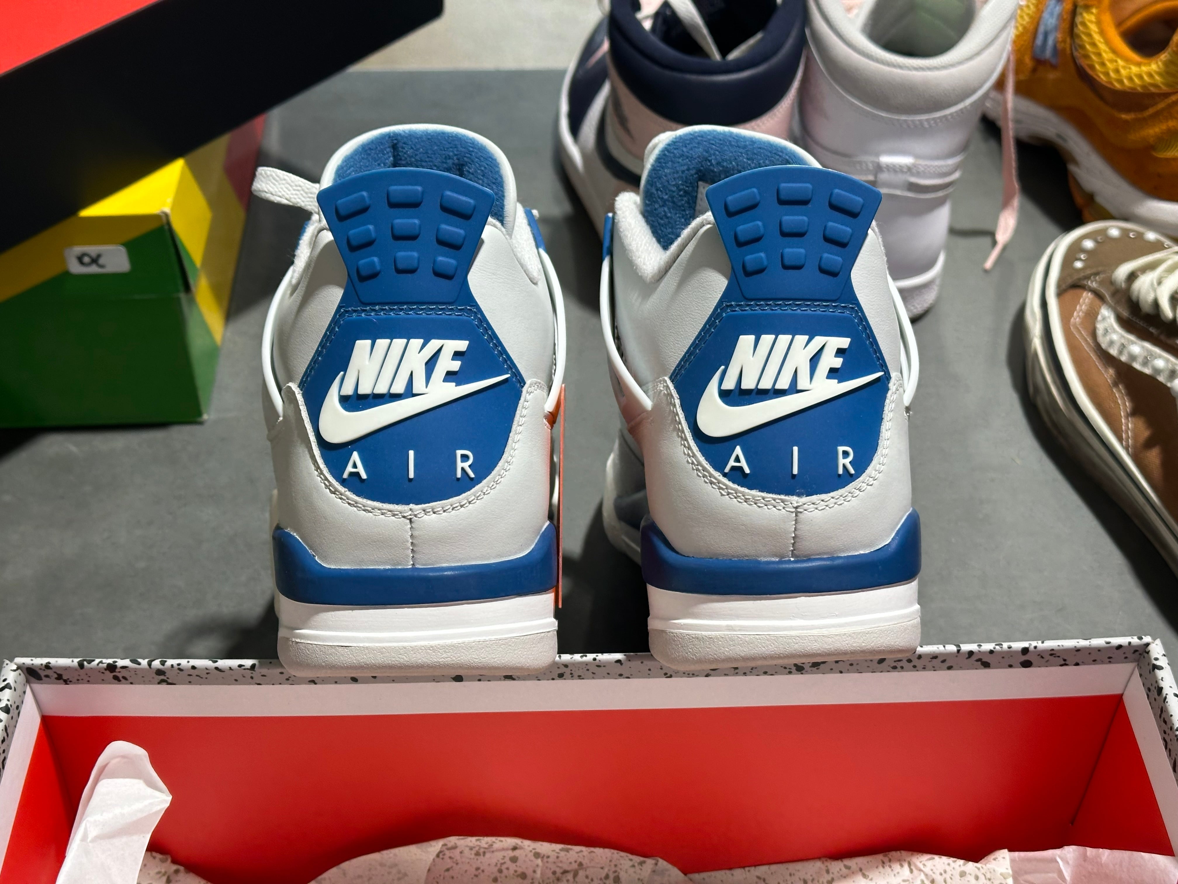 Air Jordan 4 Retro - Military Blue - Size 9.5